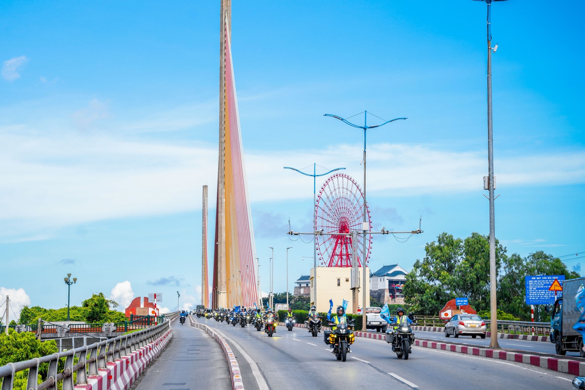 Ấn tượng màn diễu hành mô tô, xe máy tại Lễ hội Xe - Fun Wheels Festival Hạ Long 2024