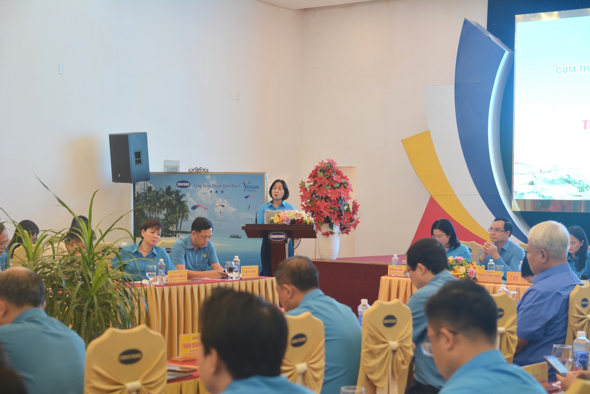 Đồng chí Nguyễn Đình Khang lưu ý công tác kiểm tra giám sát với LĐLĐ 5 thành phố lớn Đồng chí Nguyễn Đình Khang lưu ý công tác kiểm tra giám sát với LĐLĐ 5 thành phố lớn