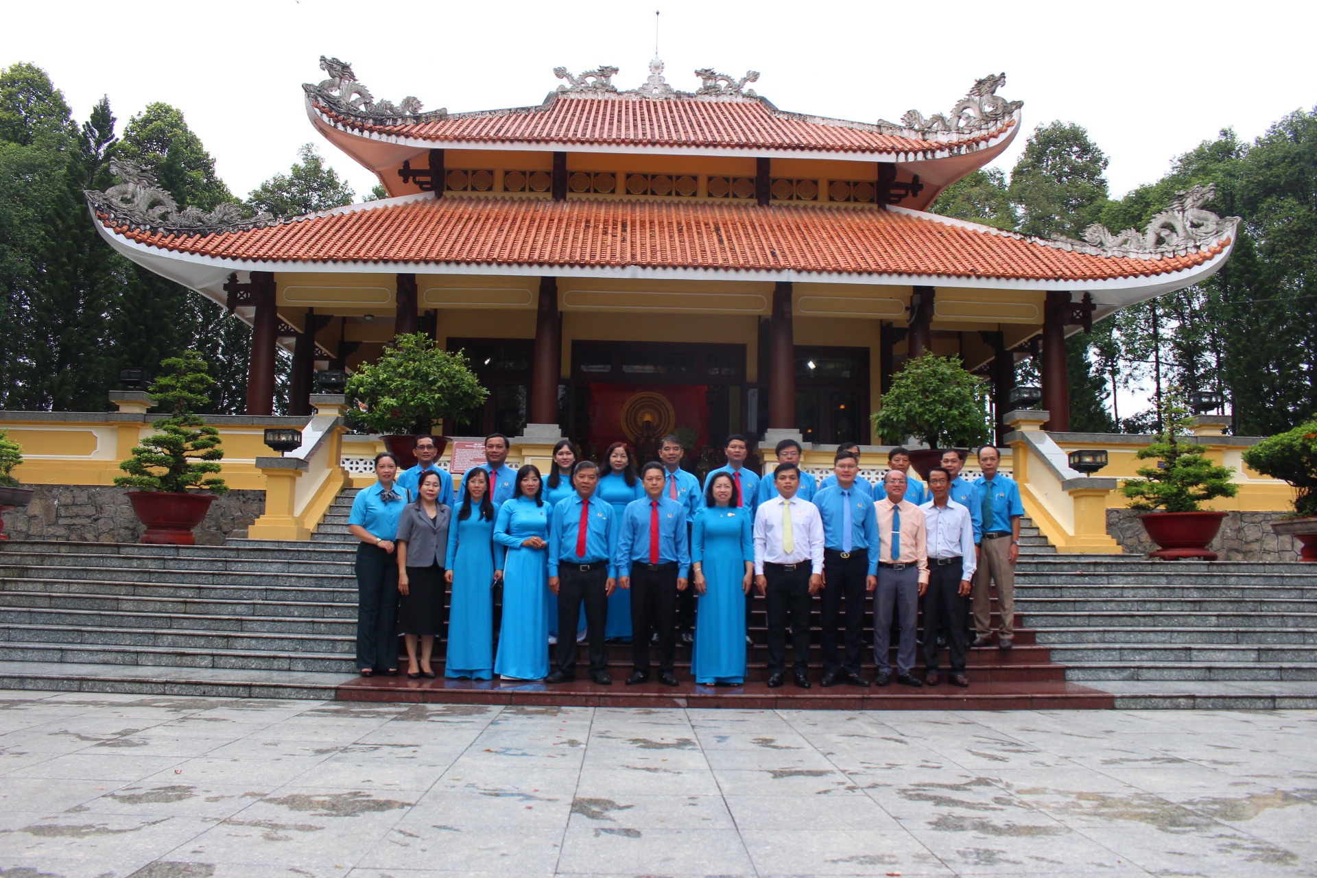 Dâng hương, dâng hoa tưởng niệm Chủ tịch Tôn Đức Thắng tại An Giang