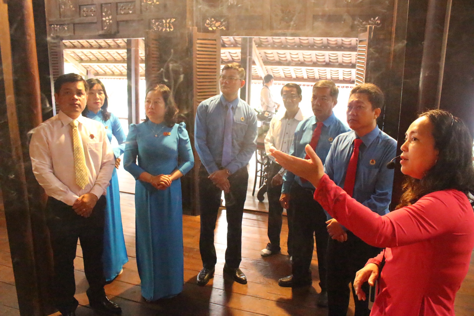 Dâng hương, dâng hoa tưởng niệm Chủ tịch Tôn Đức Thắng tại An Giang