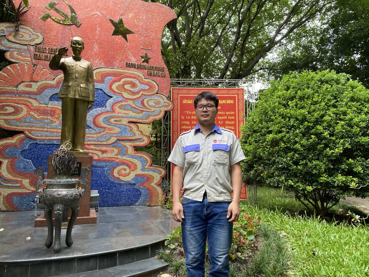 “Vào Đảng để phát huy tinh thần “Rạng Đông anh hùng có Bác Hồ”