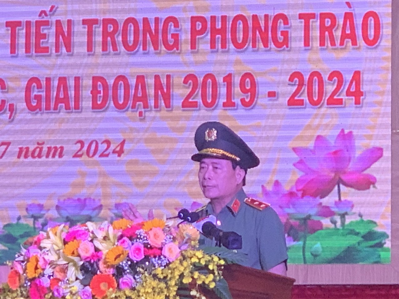 Biểu dương các phụ nữ điển hình tiên tiến khu vực phía Nam Biểu dương các phụ nữ điển hình tiên tiến khu vực phía Nam