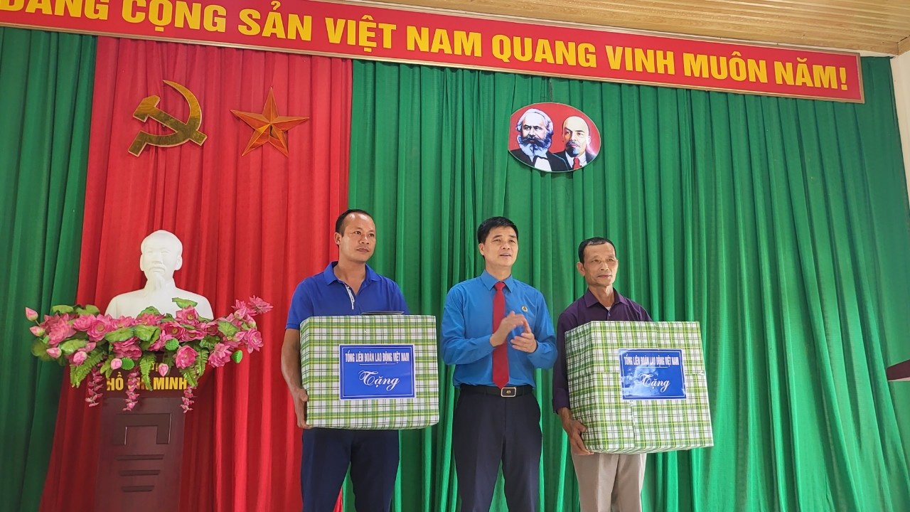 Tháng Bảy về với di tích lịch sử diễn ra Đại hội Công đoàn Việt Nam lần thứ I Tháng Bảy về với di tích lịch sử diễn ra Đại hội Công đoàn Việt Nam lần thứ I