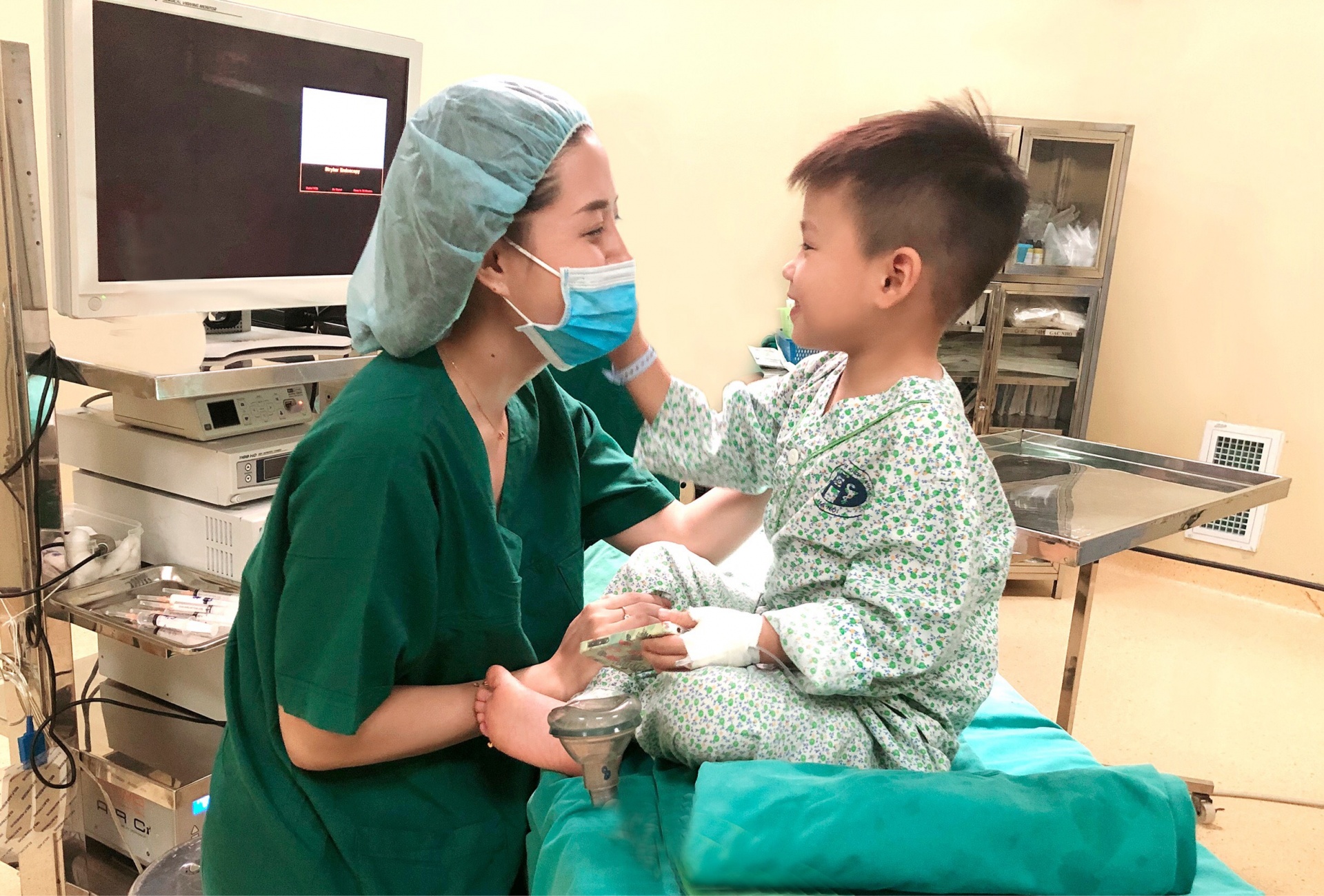 Những người thầm lặng trong hành trình chăm sóc sức khỏe nhân dân Những người thầm lặng trong hành trình chăm sóc sức khỏe nhân dân