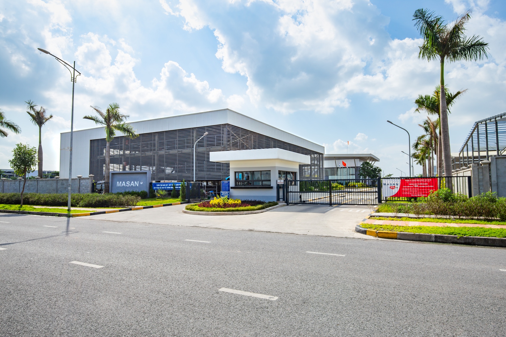 Các tổ hợp chế biến thịt MEATDeli đều được công nhận đạt chứng chỉ BRC – Tiêu chuẩn Toàn cầu về An toàn Thực phẩm Các tổ hợp chế biến thịt MEATDeli đều được công nhận đạt chứng chỉ BRC – Tiêu chuẩn Toàn cầu về An toàn Thực phẩm