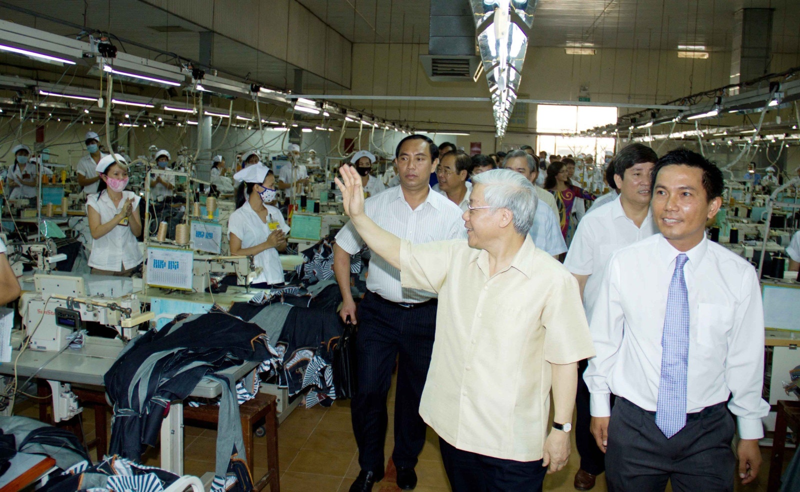 Lãnh đạo Công đoàn khắp mọi miền chung một niềm thương tiếc Tổng Bí thư Nguyễn Phú Trọng Lãnh đạo Công đoàn khắp mọi miền chung một niềm thương tiếc Tổng Bí thư Nguyễn Phú Trọng