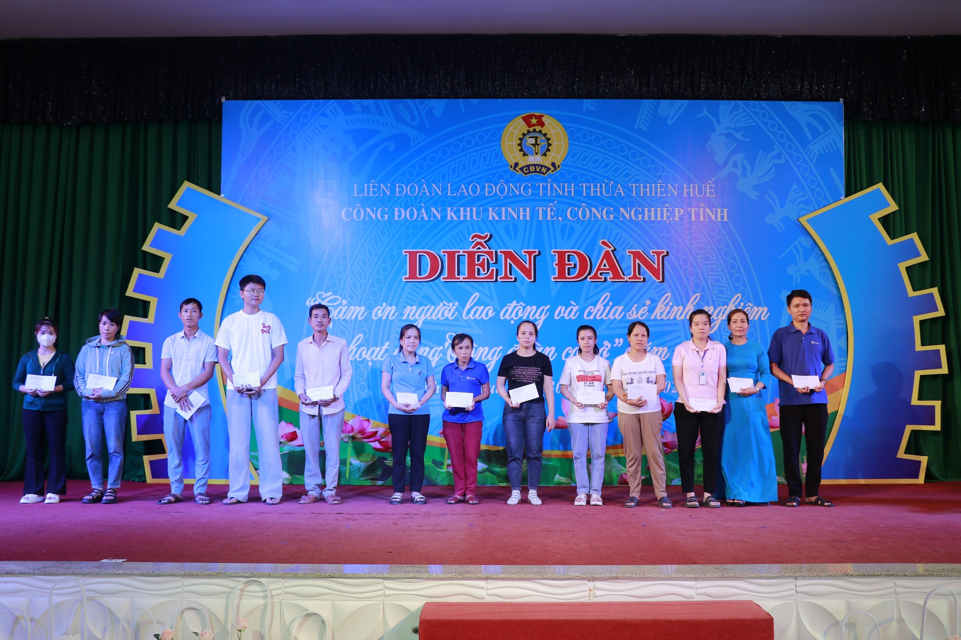 Đổi mới hoạt động Công đoàn theo hướng khoa học, sáng tạo, hướng về cơ sở Đổi mới hoạt động Công đoàn theo hướng khoa học, sáng tạo, hướng về cơ sở