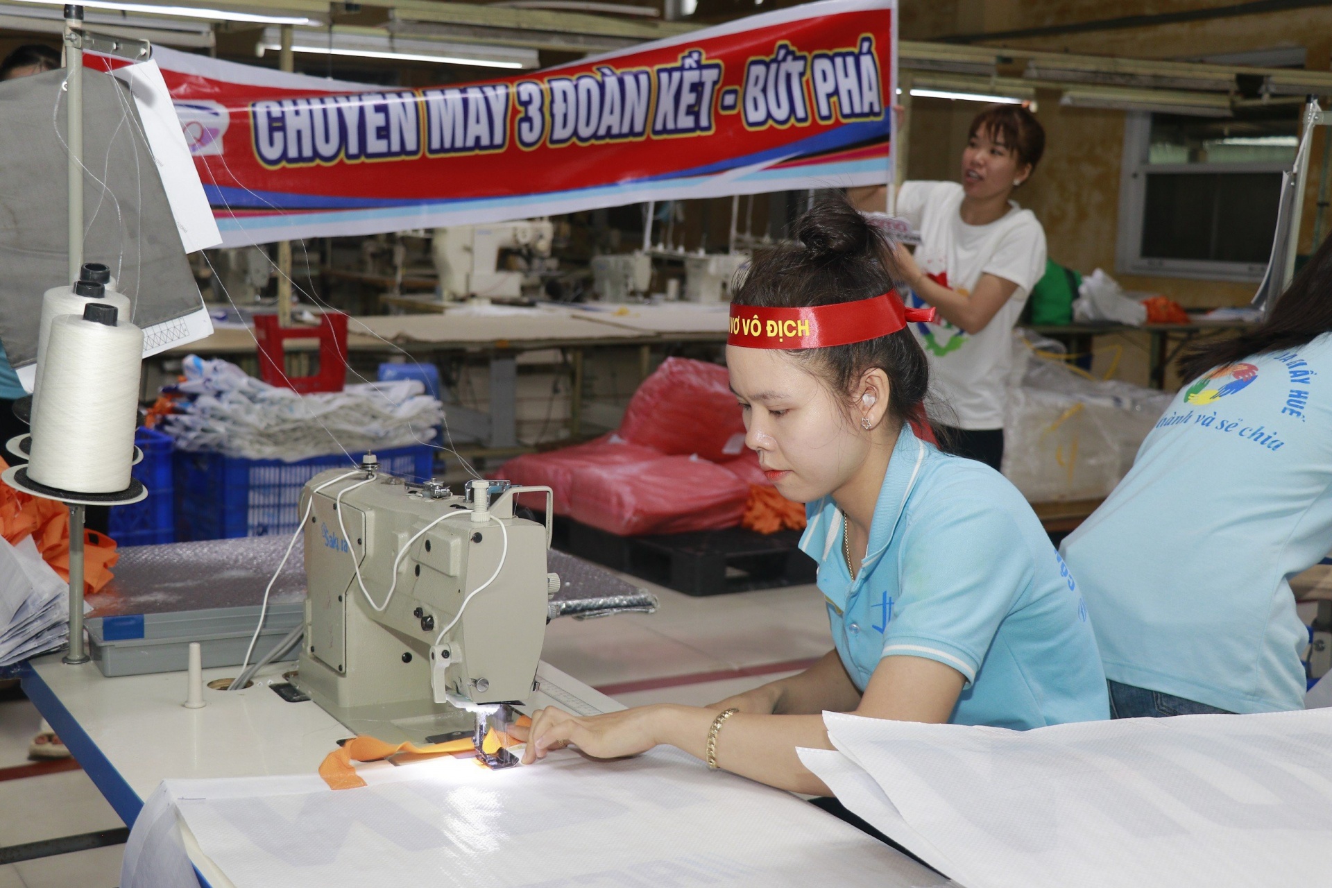 Đổi mới hoạt động Công đoàn theo hướng khoa học, sáng tạo, hướng về cơ sở Đổi mới hoạt động Công đoàn theo hướng khoa học, sáng tạo, hướng về cơ sở