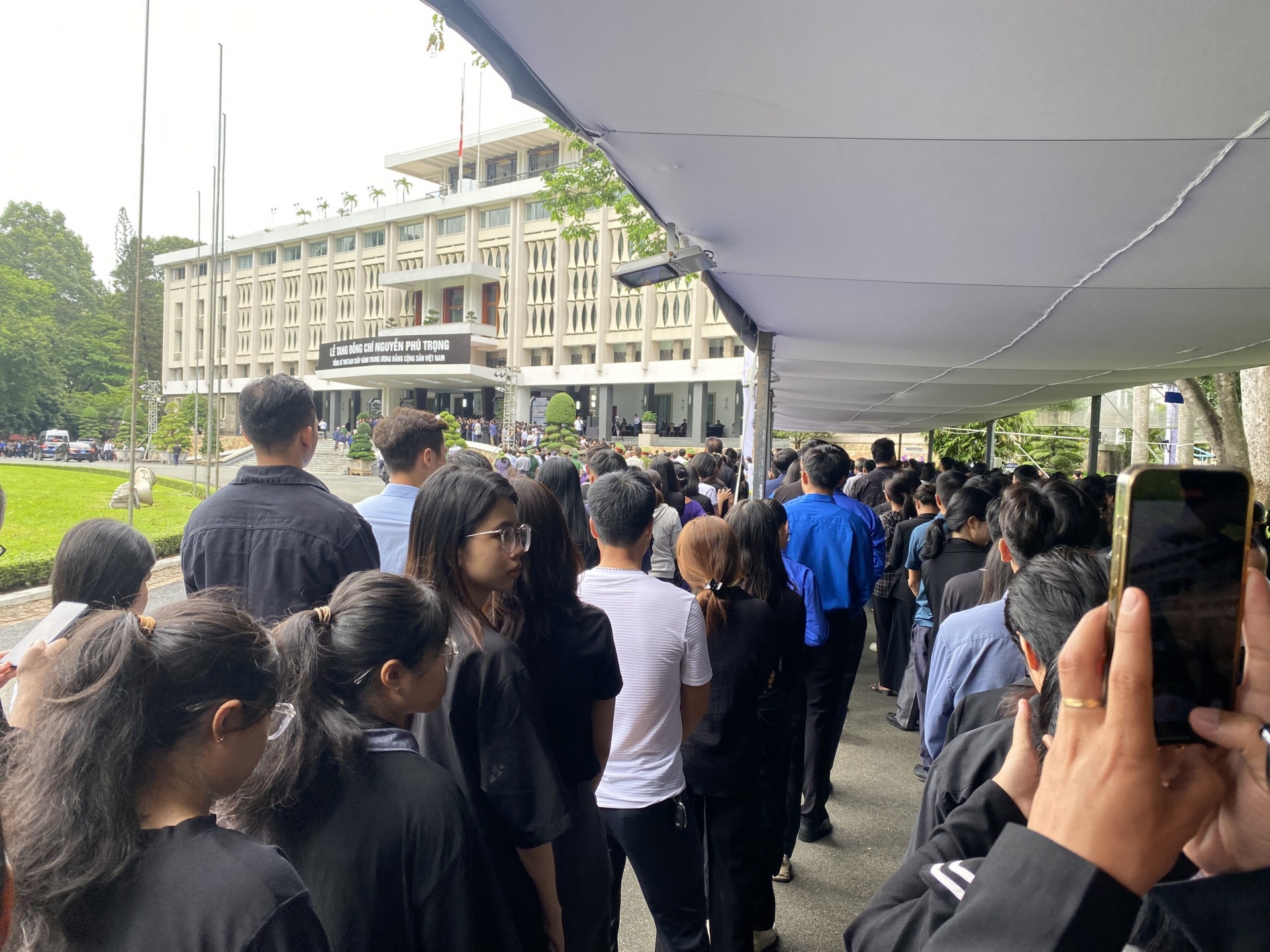 Công nhân, người lao động, cán bộ công đoàn khắp mọi miền bày tỏ tiếc thương Tổng Bí thư Nguyễn Phú Trọng