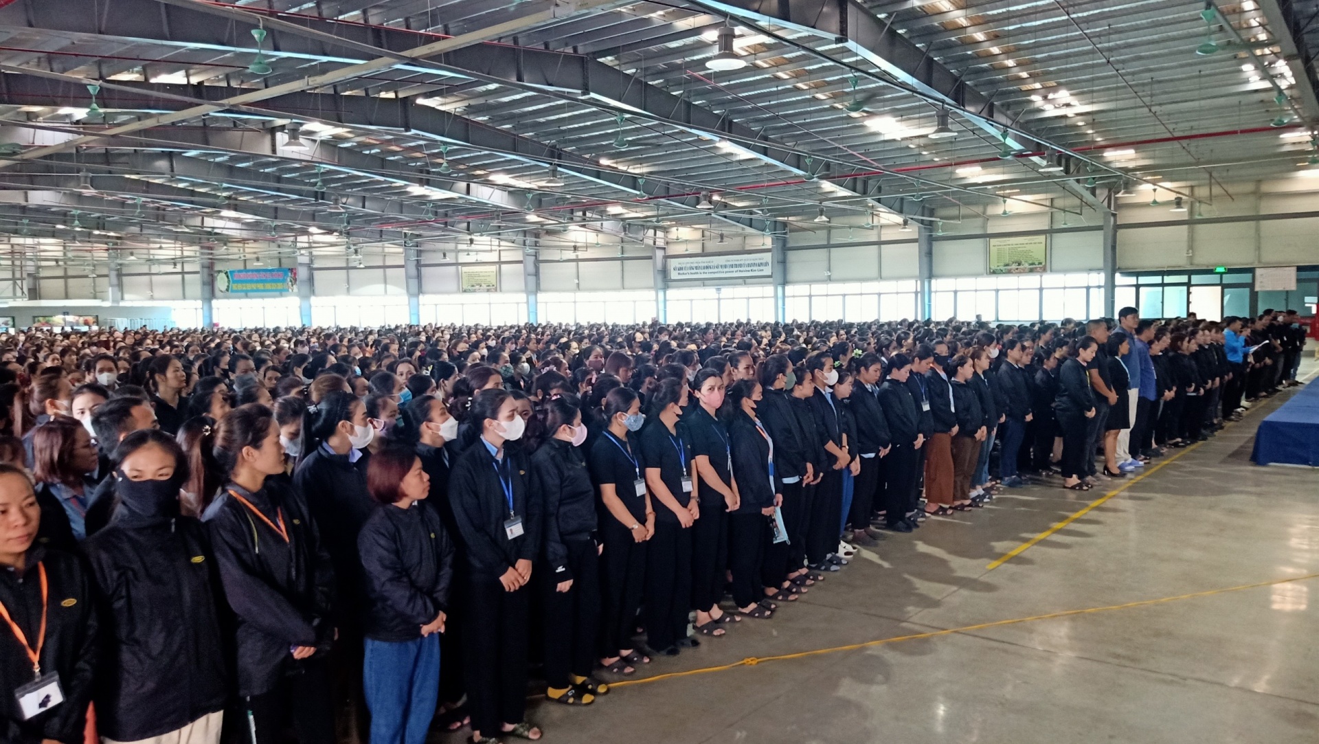 TP HCM: Từng đoàn người nối nhau chờ viếng Tổng Bí thư Nguyễn Phú Trọng