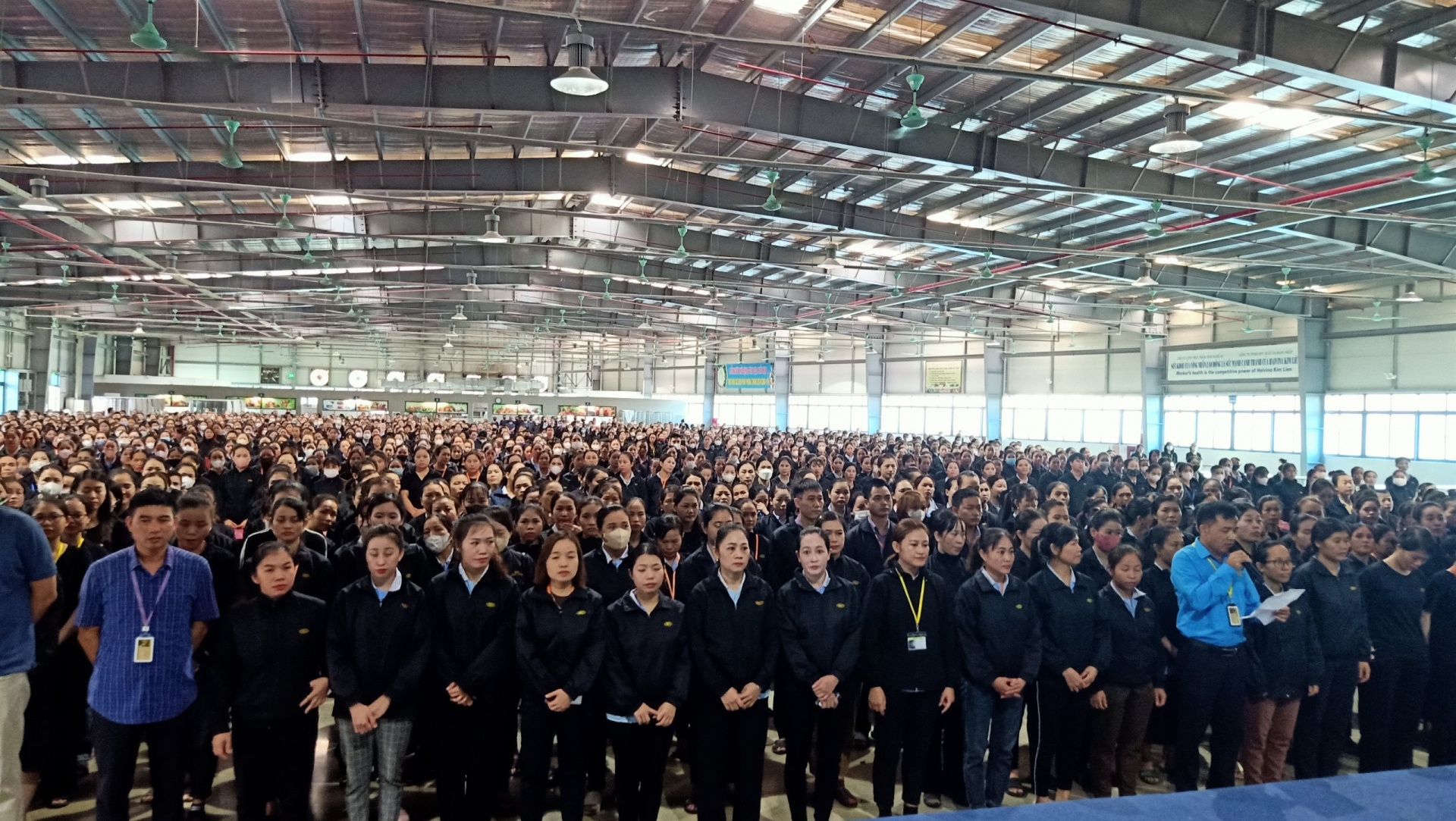 TP HCM: Từng đoàn người nối nhau chờ viếng Tổng Bí thư Nguyễn Phú Trọng