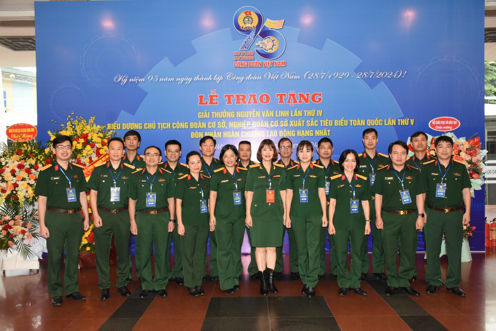 Tường thuật: Lễ trao giải thưởng Nguyễn Văn Linh và tôn vinh chủ tịch công đoàn cơ sở xuất sắc tiêu biểu Tường thuật: Lễ trao giải thưởng Nguyễn Văn Linh và tôn vinh chủ tịch công đoàn cơ sở xuất sắc tiêu biểu