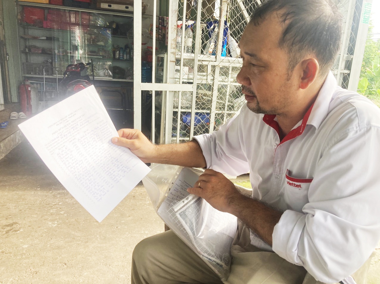 Câu chuyện người công nhân suy kiệt lên mạng xin mì tôm nuôi mẹ Câu chuyện người công nhân suy kiệt lên mạng xin mì tôm nuôi mẹ