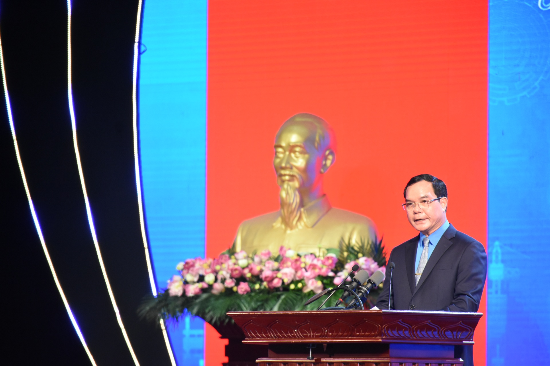 Tường thuật: Lễ trao giải thưởng Nguyễn Văn Linh và tôn vinh chủ tịch công đoàn cơ sở xuất sắc tiêu biểu Tường thuật: Lễ trao giải thưởng Nguyễn Văn Linh và tôn vinh chủ tịch công đoàn cơ sở xuất sắc tiêu biểu