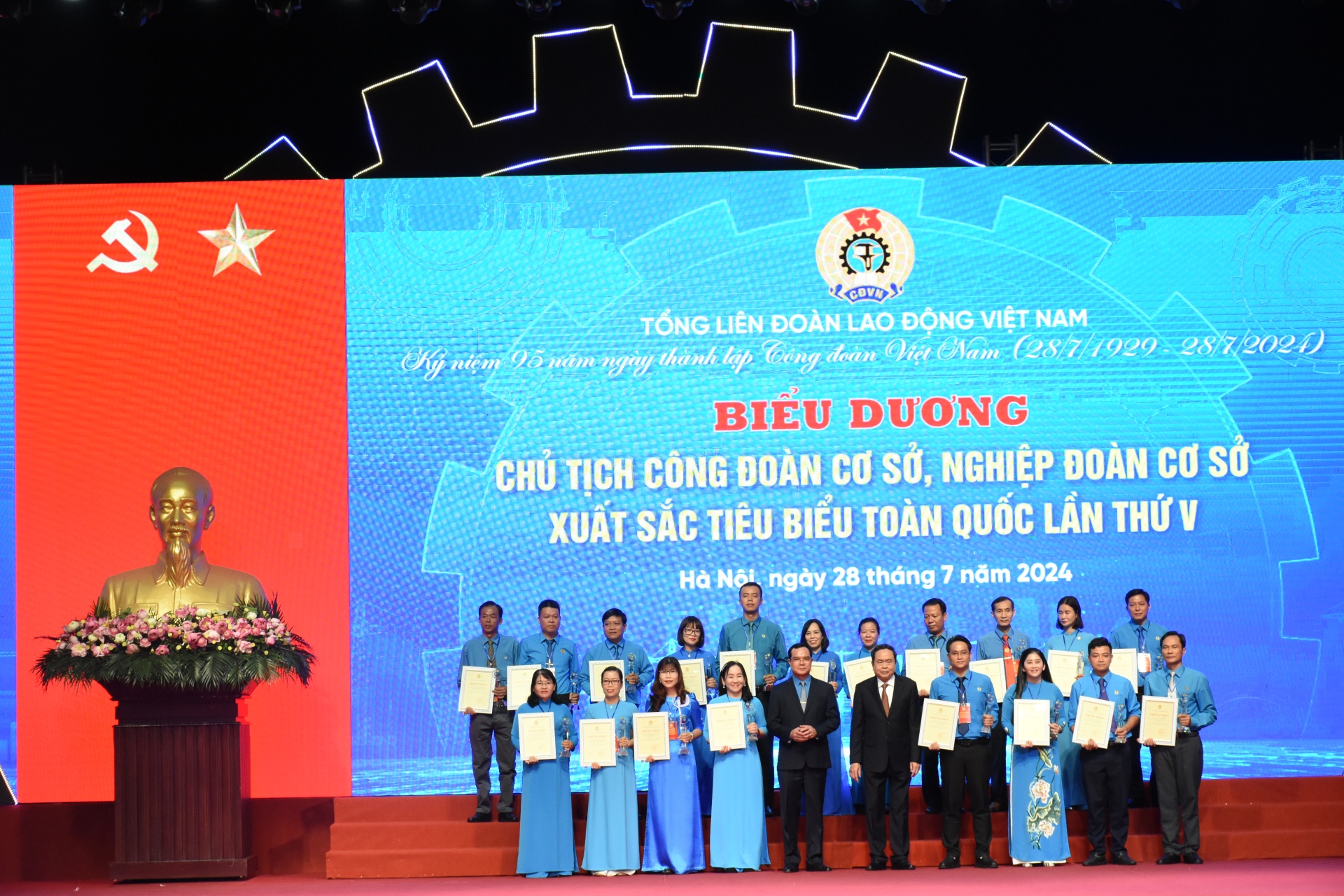 Tường thuật: Kỷ niệm 95 năm thành lập Công đoàn Việt Nam và trao tặng Giải thưởng Nguyễn Văn Linh Tường thuật: Kỷ niệm 95 năm thành lập Công đoàn Việt Nam và trao tặng Giải thưởng Nguyễn Văn Linh