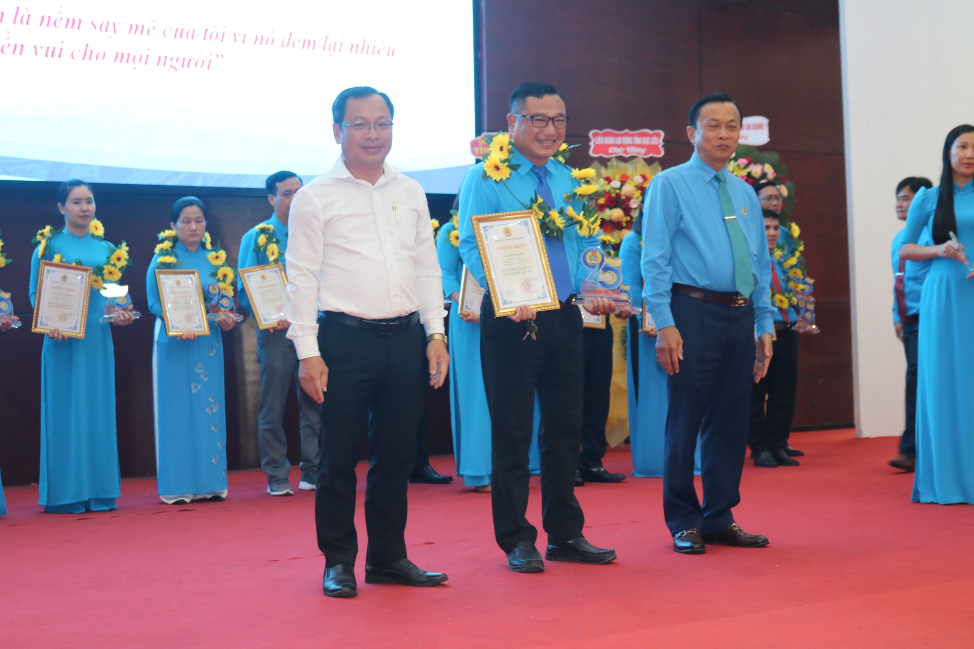 Họp mặt cán bộ công đoàn chuyên trách ba tỉnh Hậu Giang, Cần Thơ và Sóc Trăng