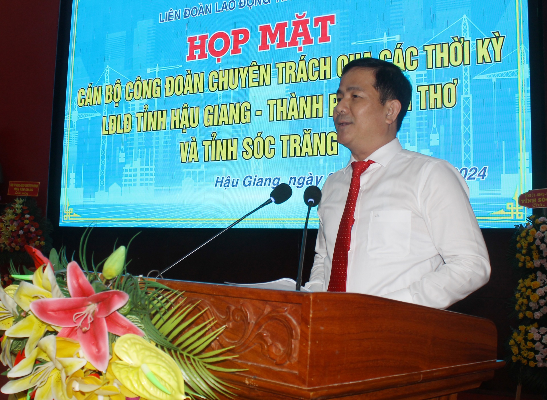 Họp mặt cán bộ công đoàn chuyên trách ba tỉnh Hậu Giang, Cần Thơ và Sóc Trăng