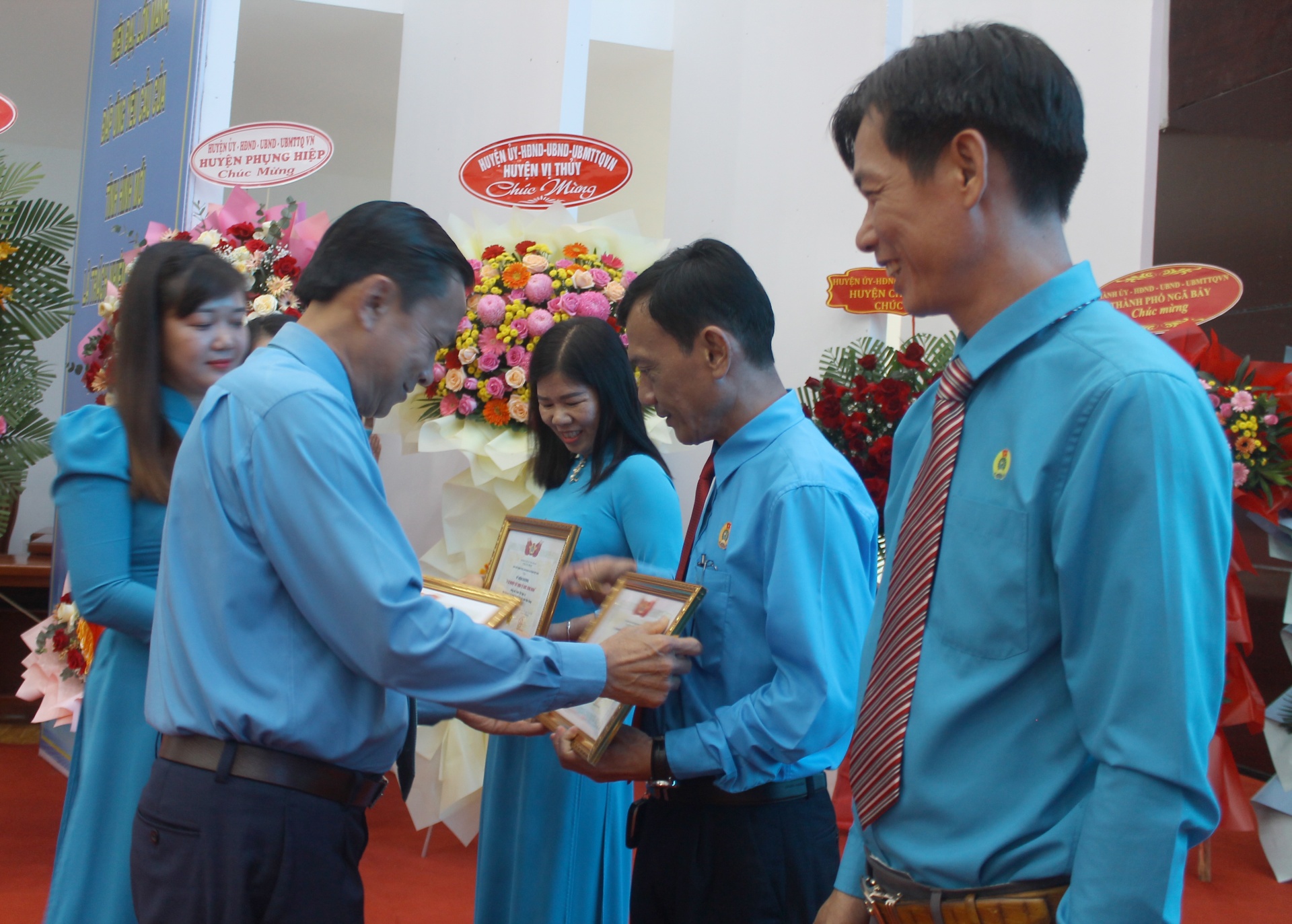 Họp mặt cán bộ công đoàn chuyên trách ba tỉnh Hậu Giang, Cần Thơ và Sóc Trăng