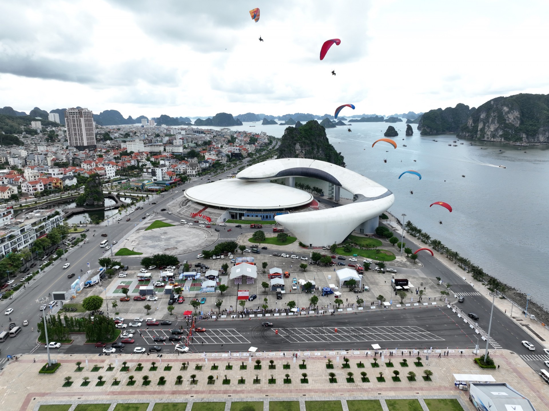 Ban Tổ chức cảm ơn các đơn vị tham gia Lễ hội Xe - Fun Wheels Festival Hạ Long 2024 Ban Tổ chức cảm ơn các đơn vị tham gia Lễ hội Xe - Fun Wheels Festival Hạ Long 2024