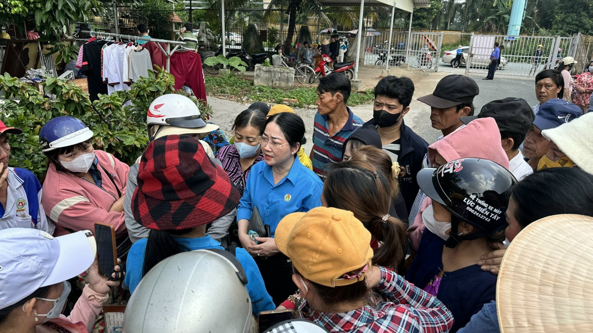 Nhiều thách thức trong việc xây dựng đội ngũ cán bộ công đoàn cơ sở trong tình hình mới Nhiều thách thức trong việc xây dựng đội ngũ cán bộ công đoàn cơ sở trong tình hình mới