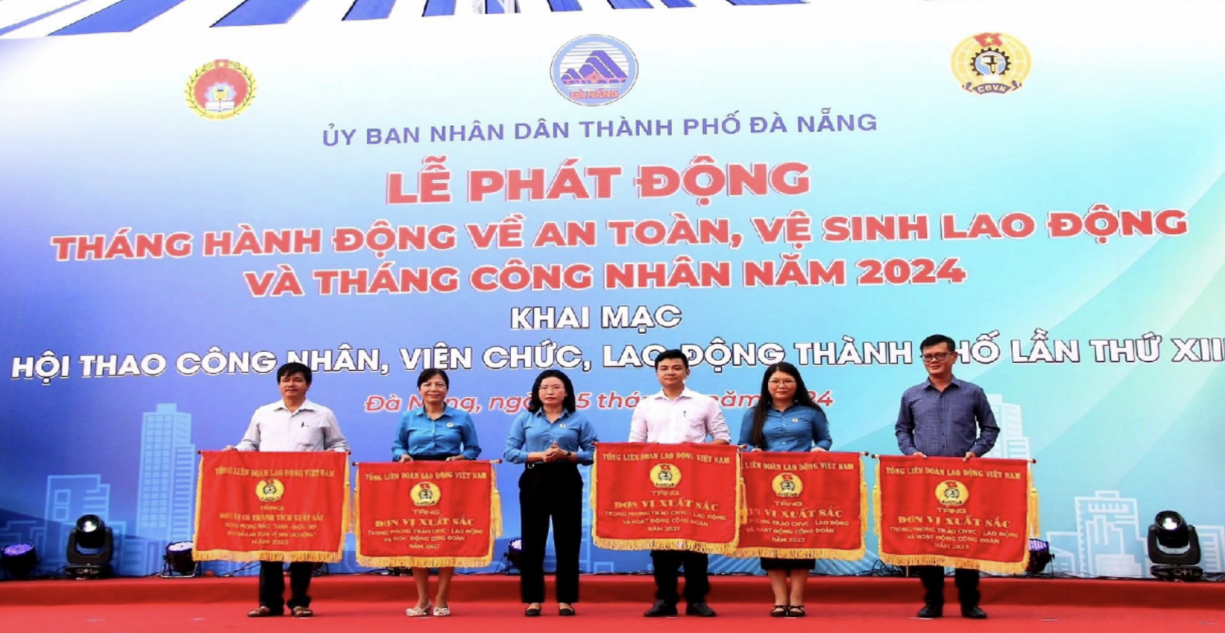 LĐLĐ quận Sơn Trà nhận cờ thi đua Đơn vị xuất sắc trong phong trào CNVC – Lao động Công đoàn năm 2023 LĐLĐ quận Sơn Trà nhận cờ thi đua Đơn vị xuất sắc trong phong trào CNVC – Lao động Công đoàn năm 2023