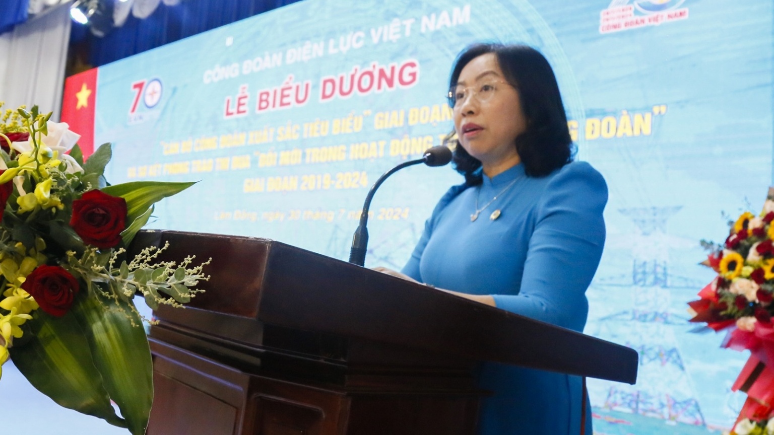 Công đoàn Điện lực Việt Nam thi đua "vượt nắng, thắng mưa" góp phần làm nên lịch sử chưa từng có