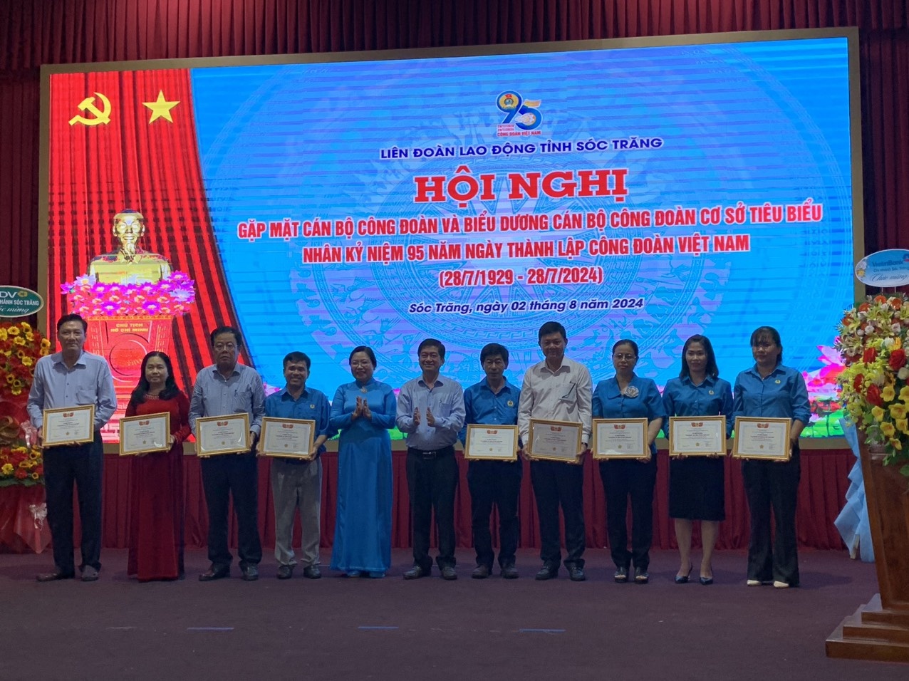 Gặp mặt cán bộ công đoàn và biểu dương cán bộ CĐCS tiêu biểu tỉnh Sóc Trăng Gặp mặt cán bộ công đoàn và biểu dương cán bộ CĐCS tiêu biểu tỉnh Sóc Trăng
