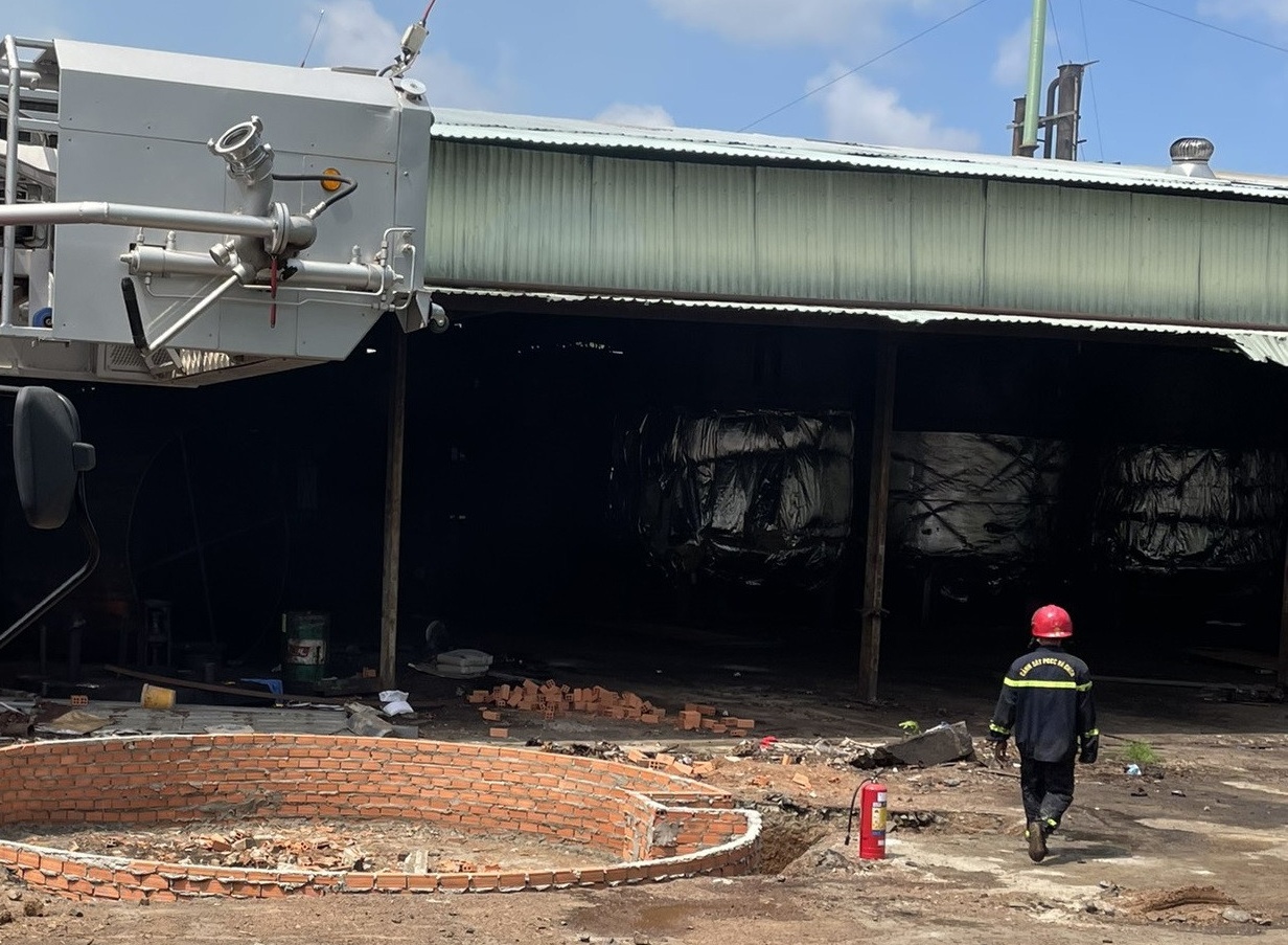 Công đoàn hỗ trợ gia đình các nạn nhân trong vụ nổ ở Bình Phước Công đoàn hỗ trợ gia đình các nạn nhân trong vụ nổ ở Bình Phước