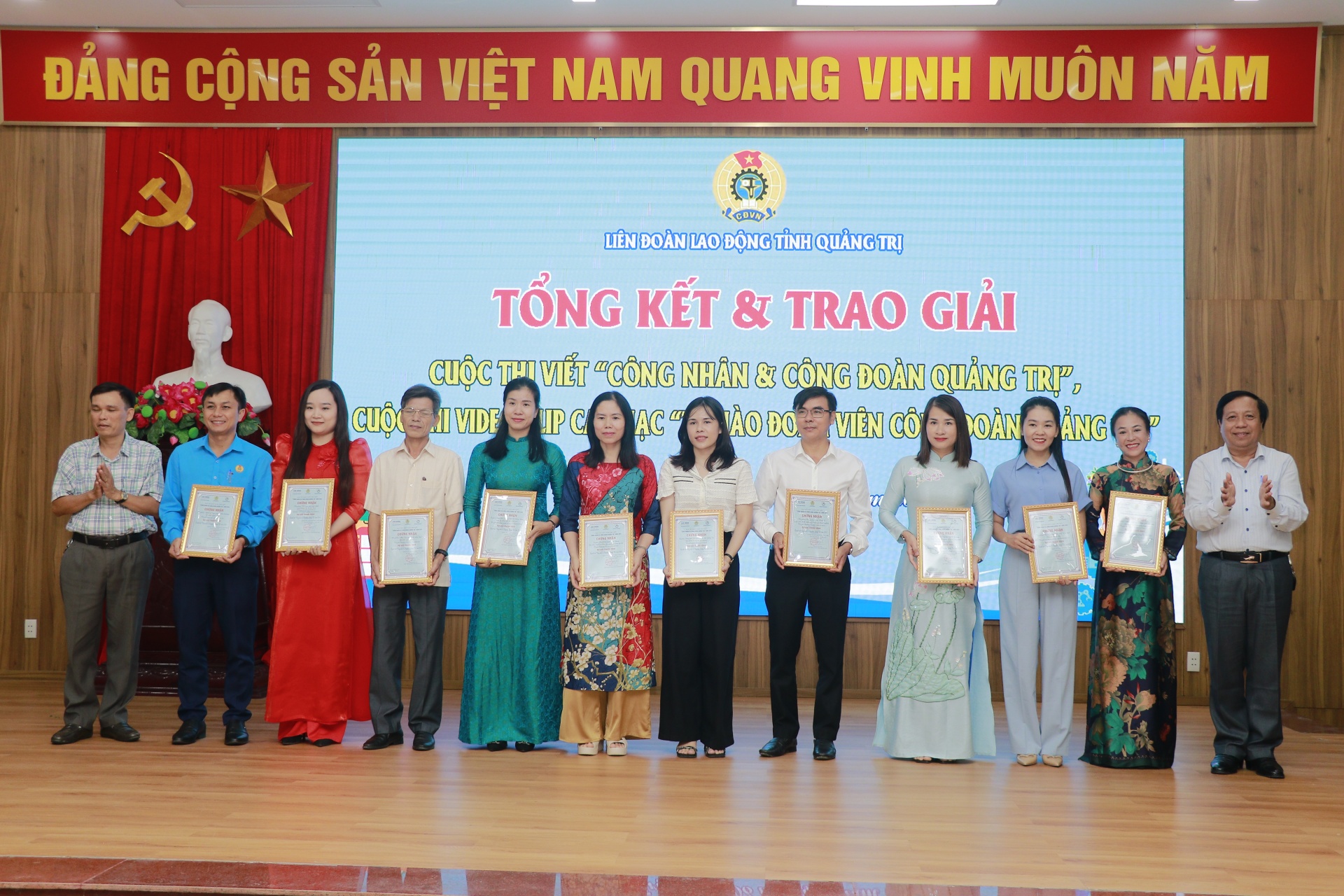 Cuộc thi viết “Công nhân và Công đoàn Quảng Trị” khép lại với kết quả vượt mong đợi Cuộc thi viết “Công nhân và Công đoàn Quảng Trị” khép lại với kết quả vượt mong đợi