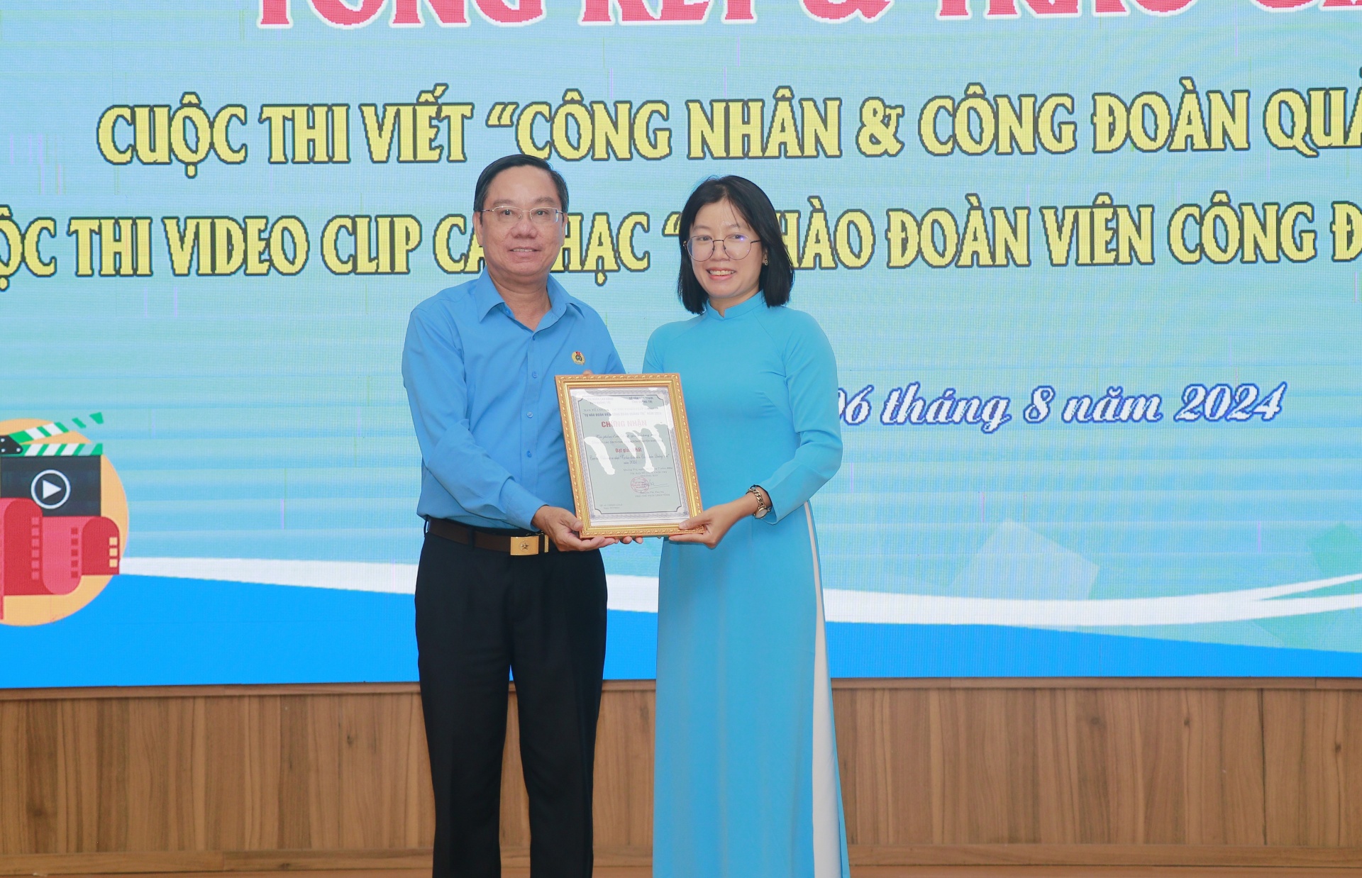 Cuộc thi viết “Công nhân và Công đoàn Quảng Trị” khép lại với kết quả vượt mong đợi Cuộc thi viết “Công nhân và Công đoàn Quảng Trị” khép lại với kết quả vượt mong đợi