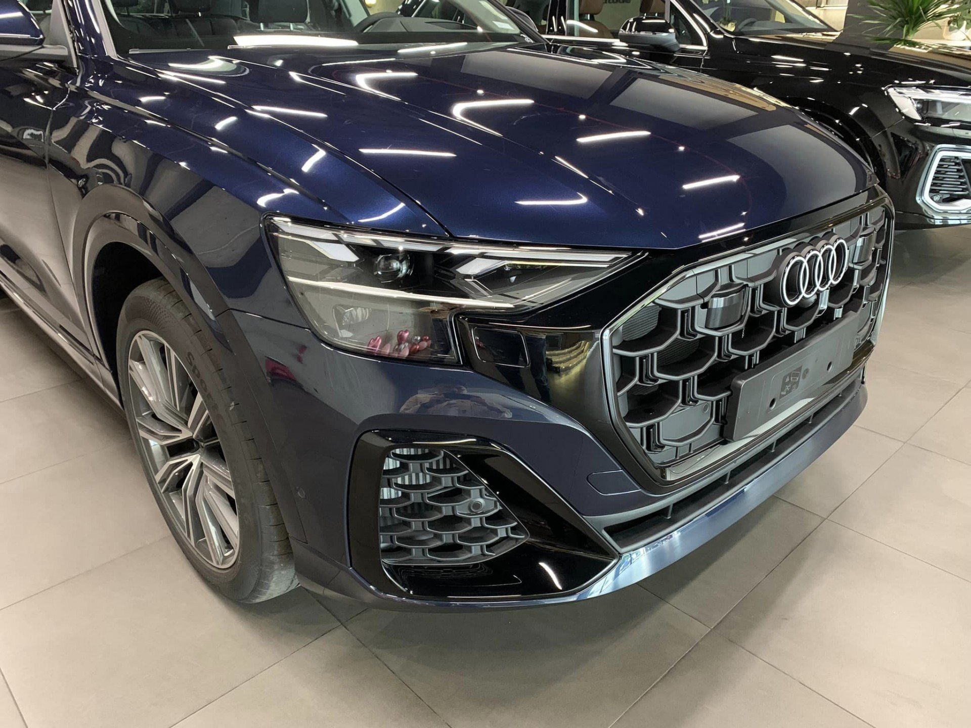 Audi Q7 2024 giá từ 3,4 tỷ đồng đã có mặt tại Việt Nam Audi Q7 2024 giá từ 3,4 tỷ đồng đã có mặt tại Việt Nam