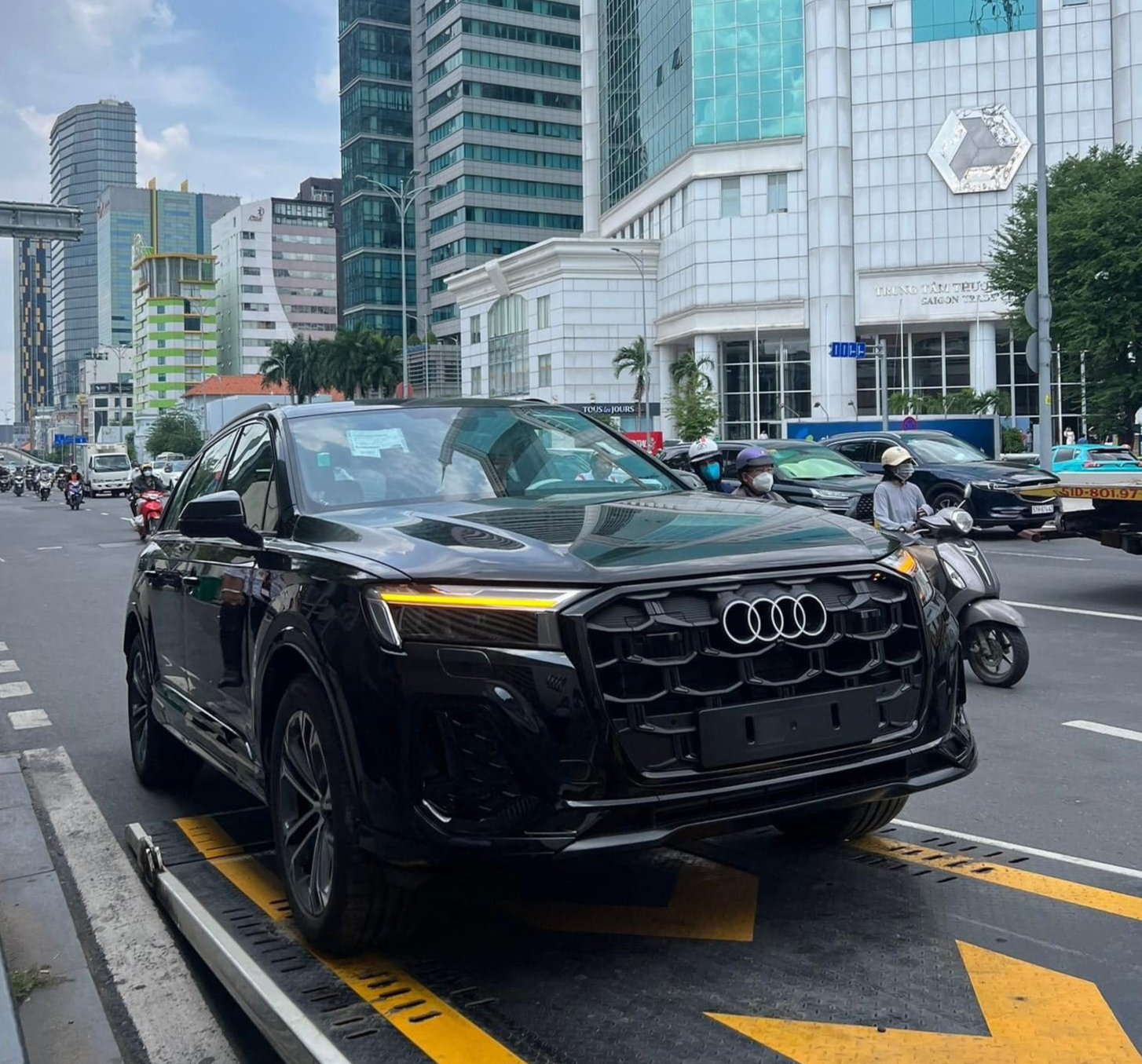 Audi Q7 2024 giá từ 3,4 tỷ đồng đã có mặt tại Việt Nam Audi Q7 2024 giá từ 3,4 tỷ đồng đã có mặt tại Việt Nam