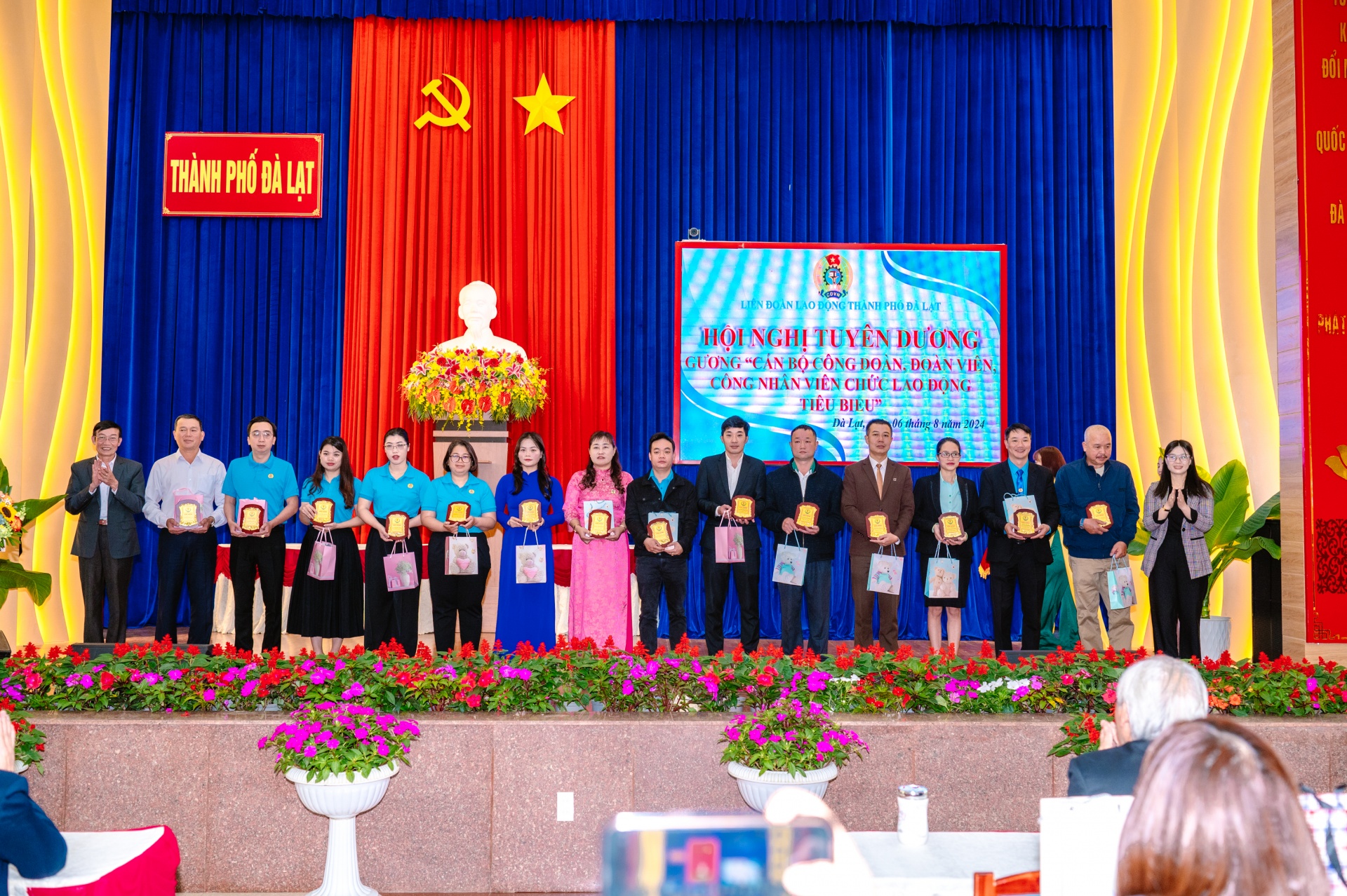 Tuyên dương 95 “Hoa thắm” trong “Vườn hoa Công đoàn” ở Đà Lạt