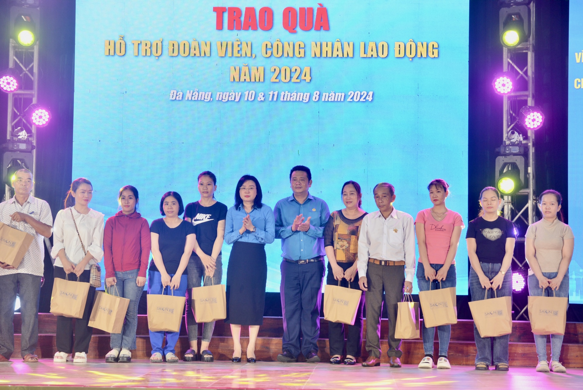 Công đoàn KCNC và các KCN Đà Nẵng tặng quà, khen thưởng cán bộ, NLĐ: Nhiều niềm vui, cảm xúc tự hào! Công đoàn KCNC và các KCN Đà Nẵng tặng quà, khen thưởng cán bộ, NLĐ: Nhiều niềm vui, cảm xúc tự hào!