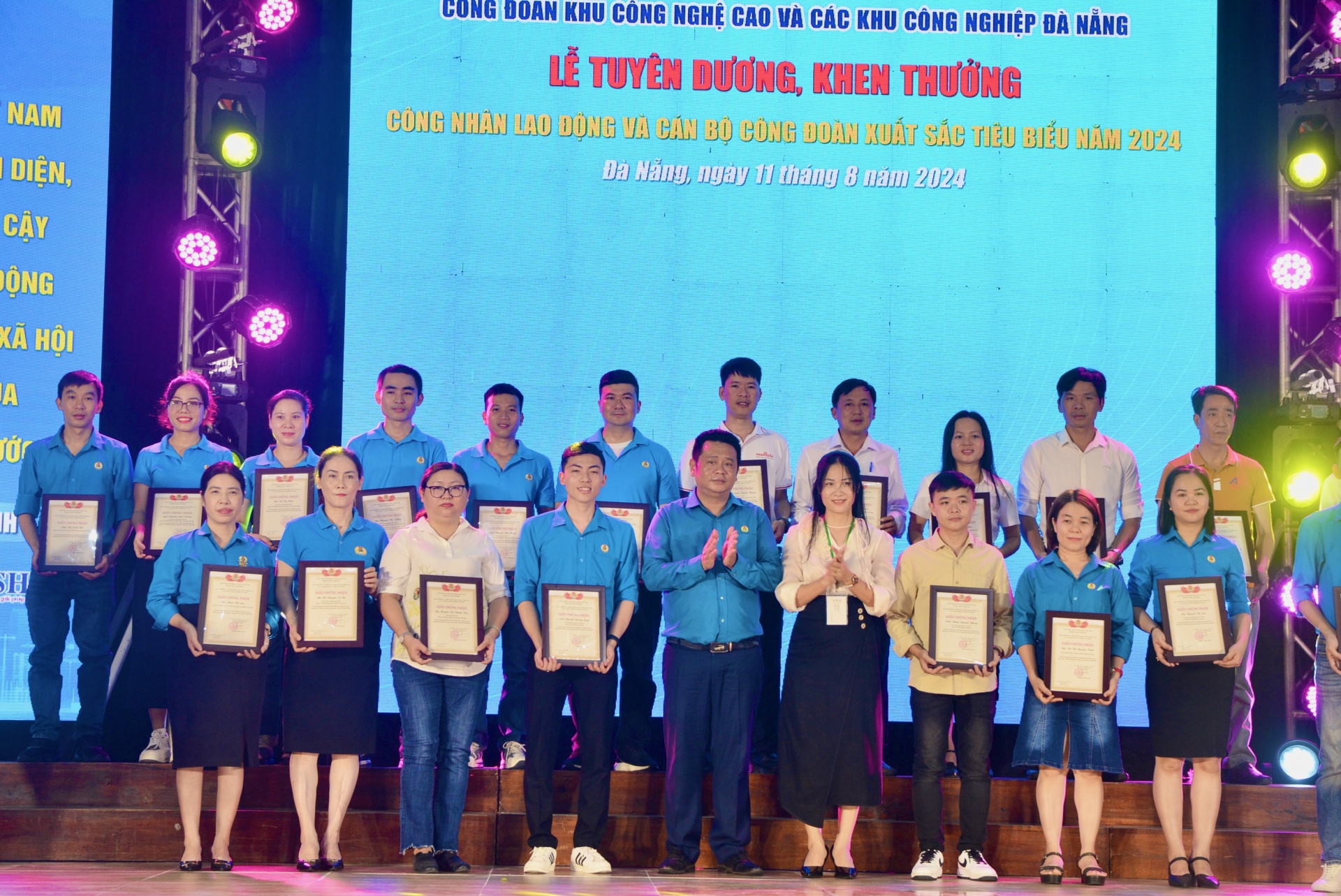 Công đoàn KCNC và các KCN Đà Nẵng tặng quà, khen thưởng cán bộ, NLĐ: Nhiều niềm vui, cảm xúc tự hào! Công đoàn KCNC và các KCN Đà Nẵng tặng quà, khen thưởng cán bộ, NLĐ: Nhiều niềm vui, cảm xúc tự hào!