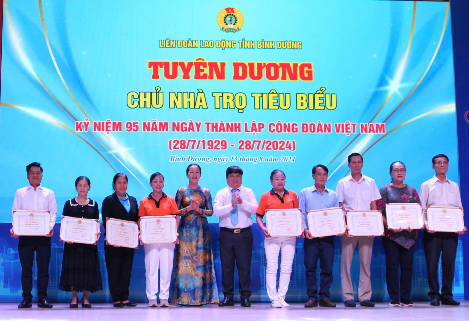 Bình Dương tuyên dương công nhân, Công đoàn, Chủ tịch công đoàn cùng 31 chủ trọ tiêu biểu