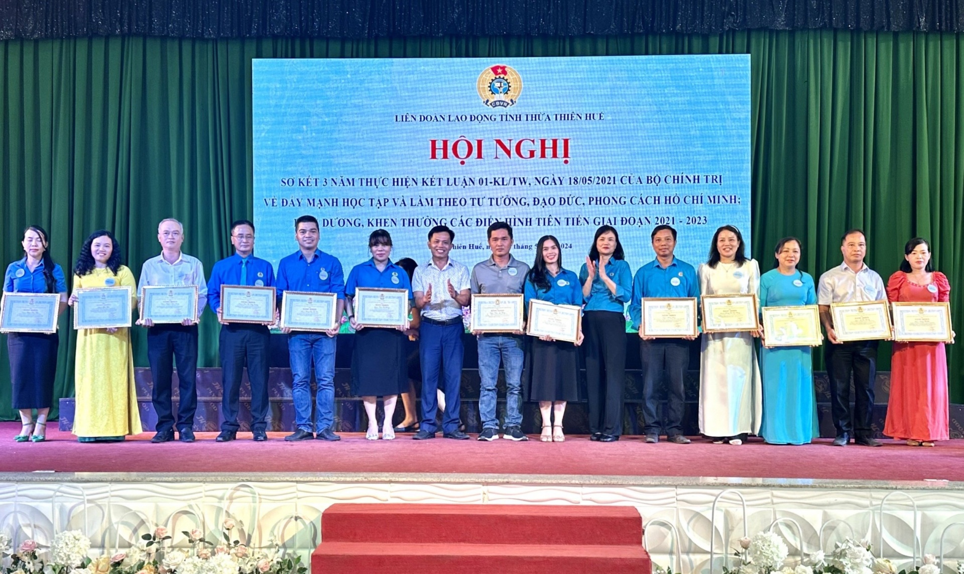 Hoàng Thị Mai Hương - cô giáo chăm làm việc thiện nguyện