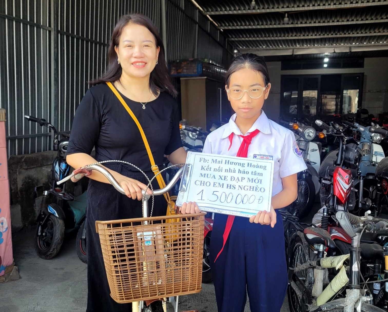 Hoàng Thị Mai Hương - cô giáo chăm làm việc thiện nguyện