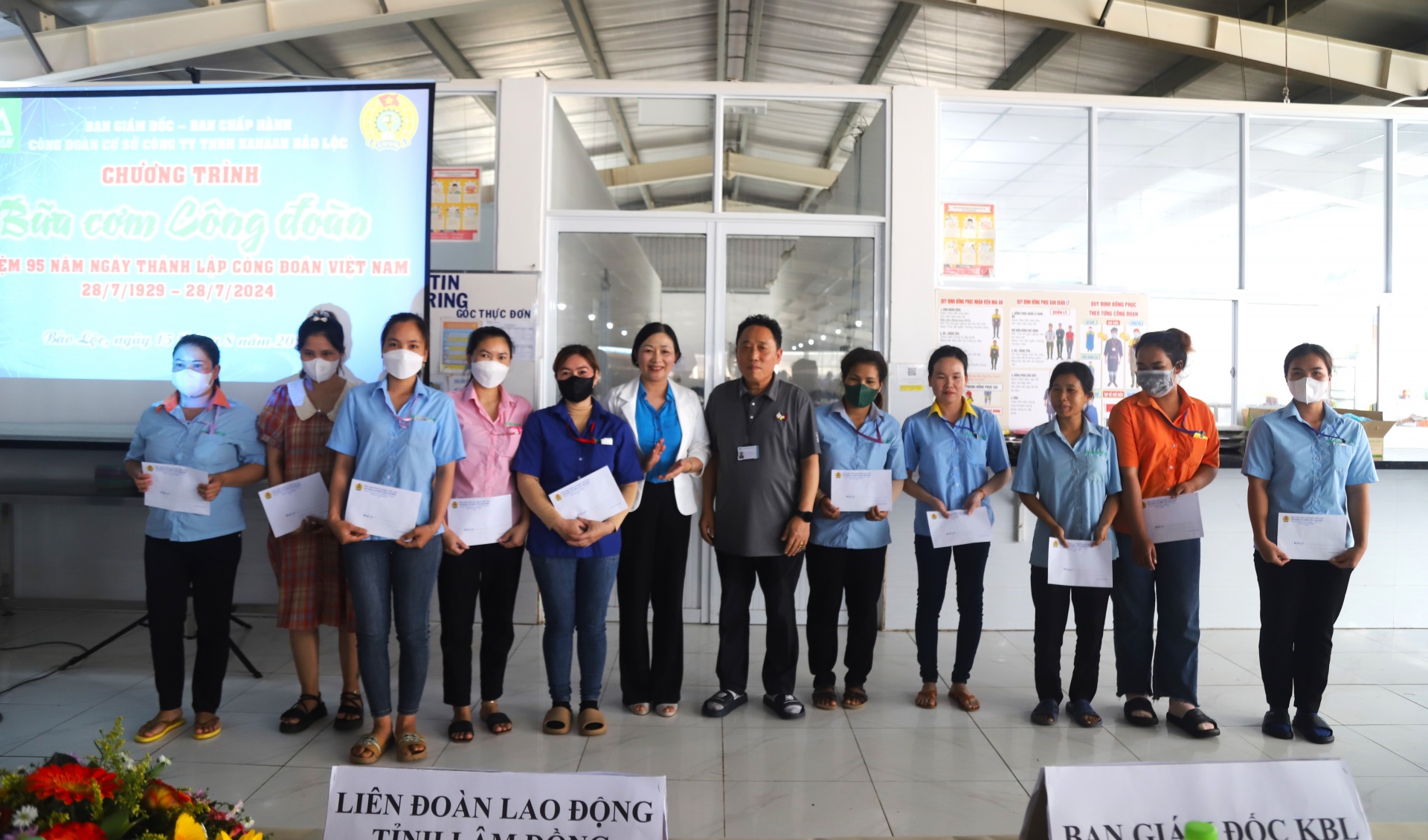 “Bữa cơm Công đoàn” đầm ấm và gắn kết hơn 1.200 công nhân “Bữa cơm Công đoàn” đầm ấm và gắn kết hơn 1.200 công nhân