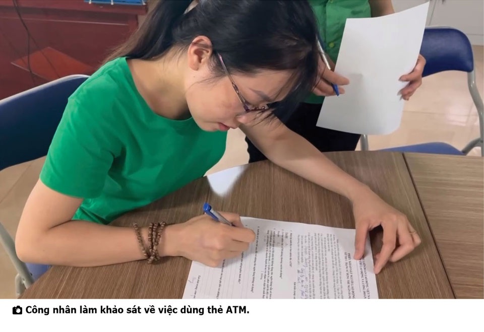 Từ cuộc khảo sát 500 công nhân dùng thẻ ATM: Những con số không thể làm ngơ Từ cuộc khảo sát 500 công nhân dùng thẻ ATM: Những con số không thể làm ngơ