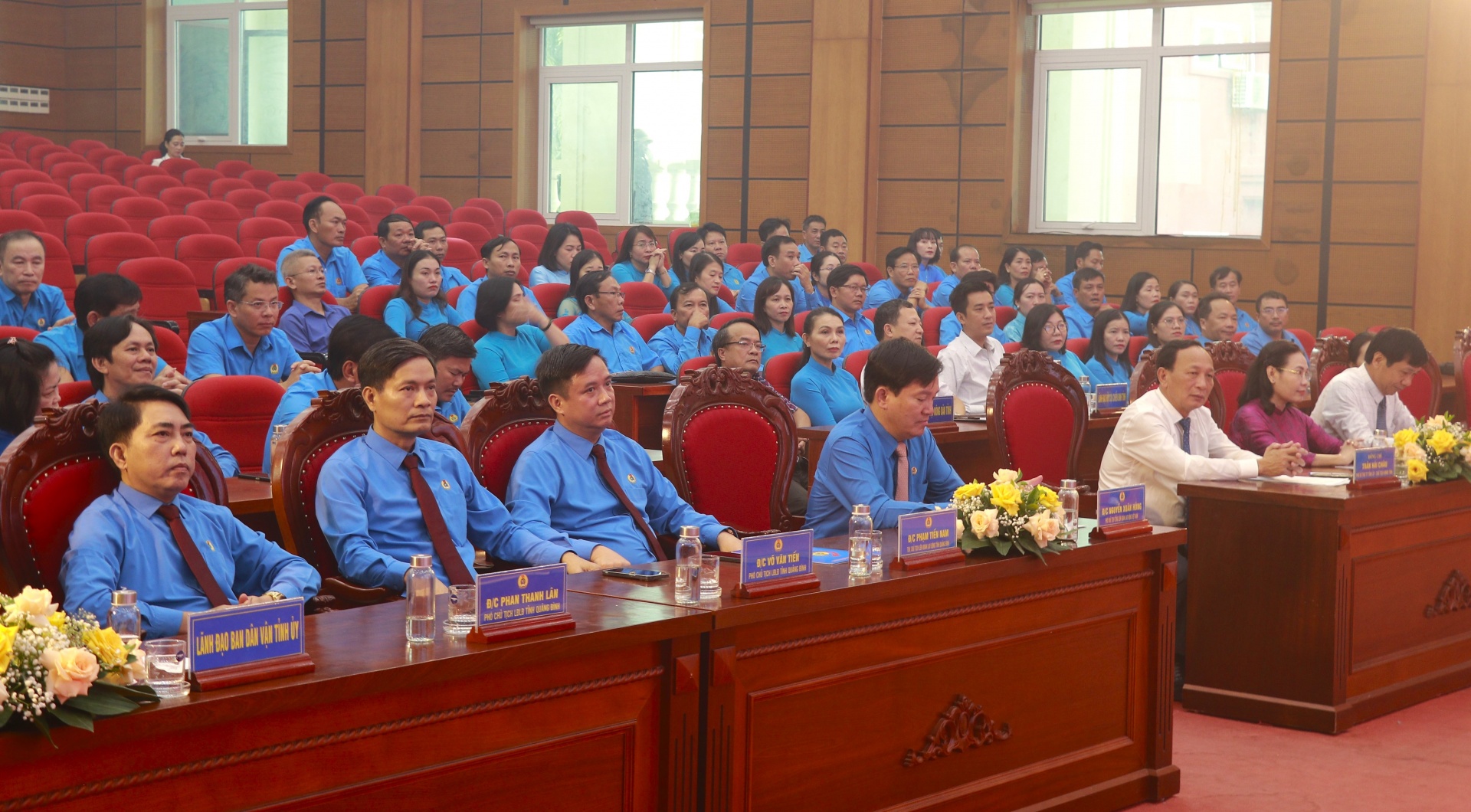 Liên đoàn Lao động tỉnh Quảng Bình đón nhận Cờ thi đua của Chính phủ