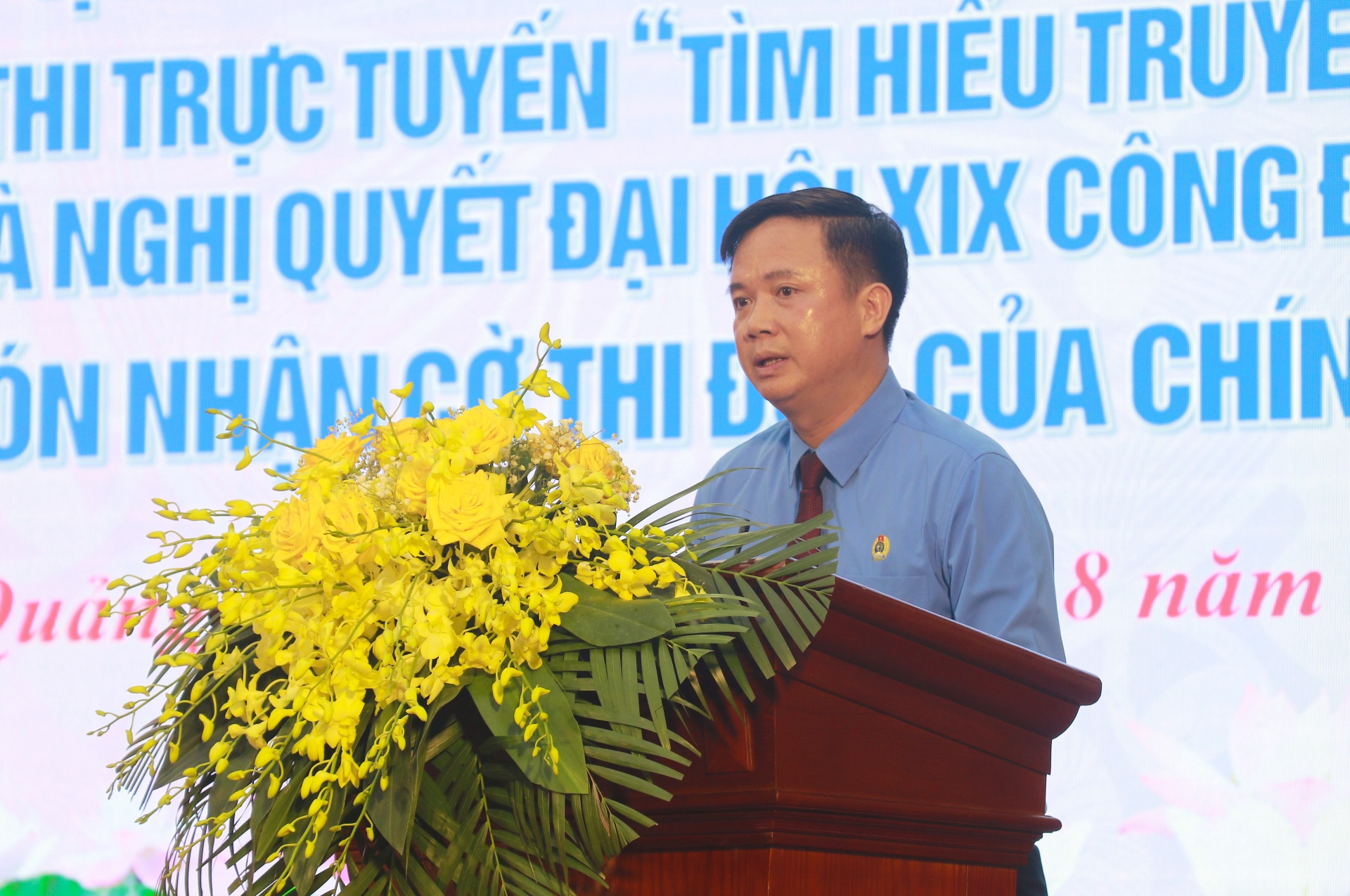 Liên đoàn Lao động tỉnh Quảng Bình đón nhận Cờ thi đua của Chính phủ