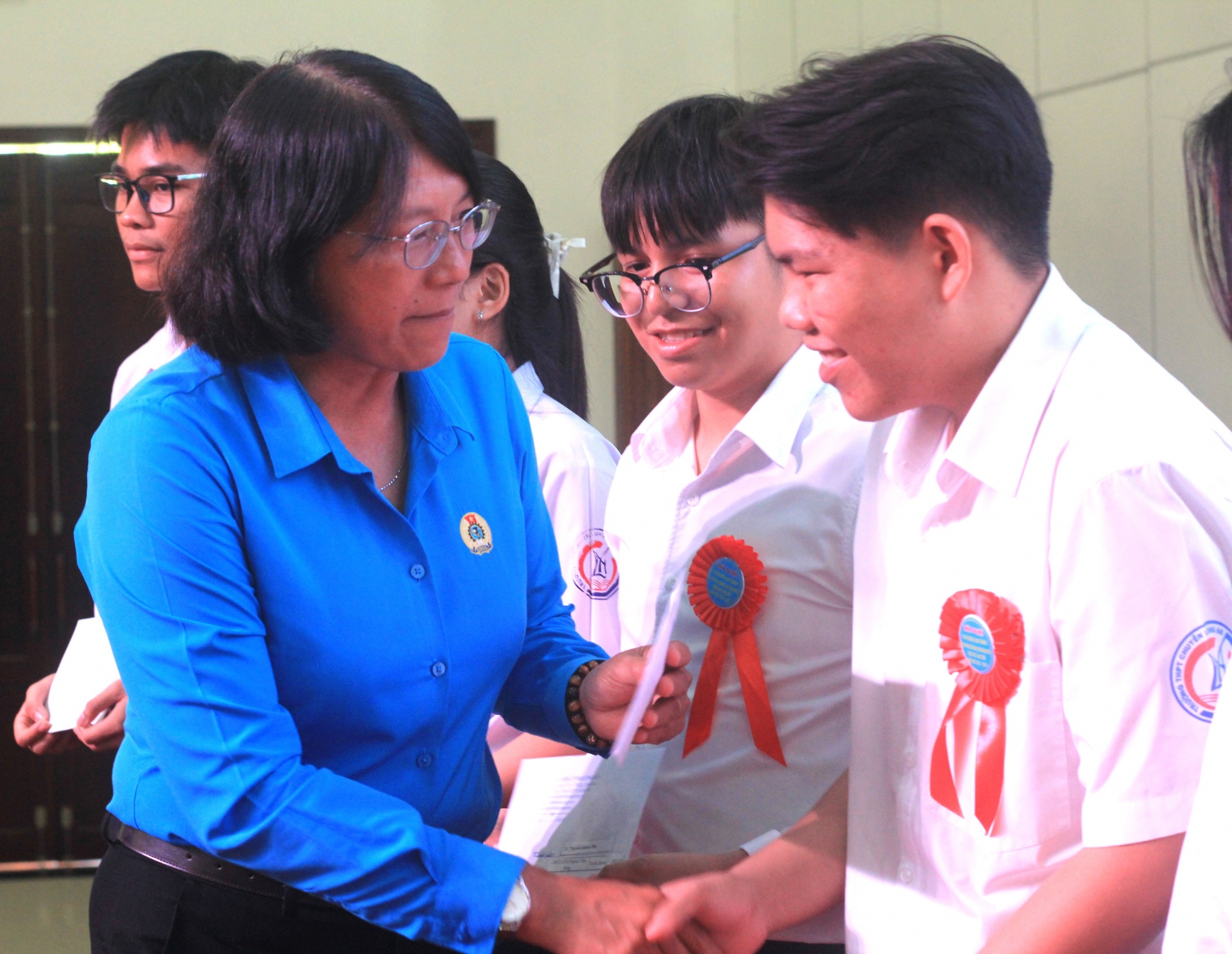 Long An: Trao học bổng cho 229 học sinh con đoàn viên, NLĐ vượt khó học giỏi