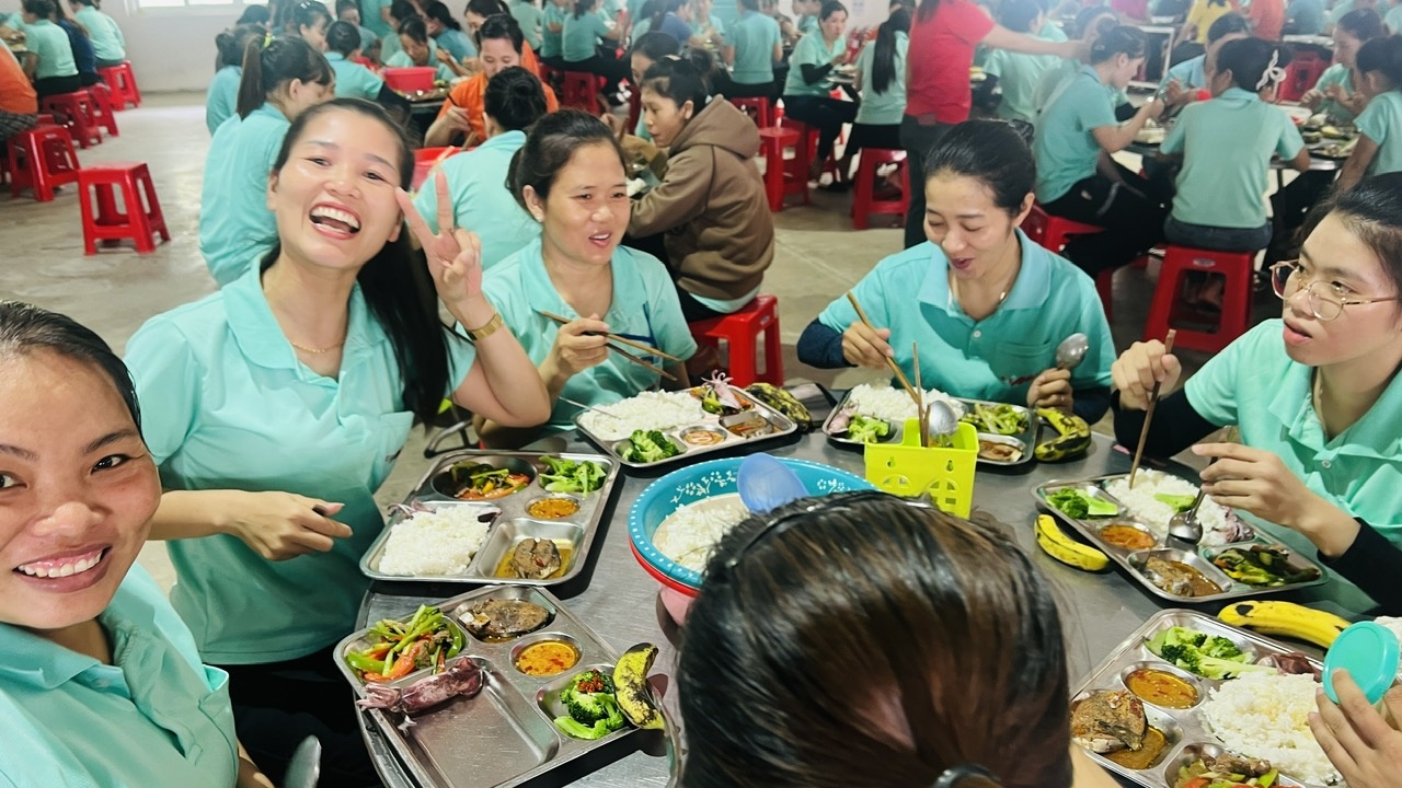 “Bữa cơm Công đoàn” ở Quảng Bình: triển khai hiệu quả, tạo dấu ấn tổ chức Công đoàn “Bữa cơm Công đoàn” ở Quảng Bình: triển khai hiệu quả, tạo dấu ấn tổ chức Công đoàn