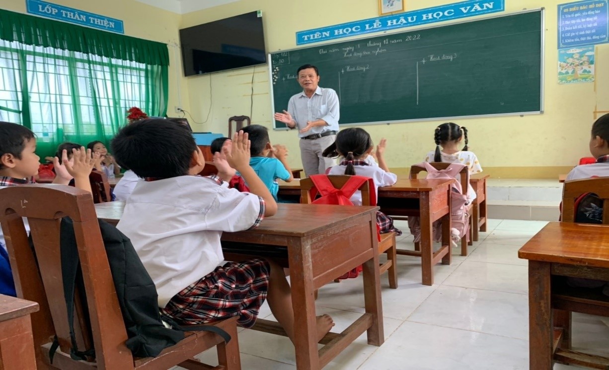 Thầy giáo Lê Phan Hồ - người kết nối “vòng tay Công đoàn”