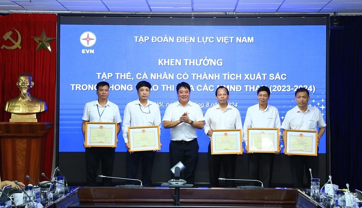 Tổng kết phong trào thi đua giảm sự cố, đảm bảo sẵn sàng phát điện giai đoạn mùa khô Tổng kết phong trào thi đua giảm sự cố, đảm bảo sẵn sàng phát điện giai đoạn mùa khô