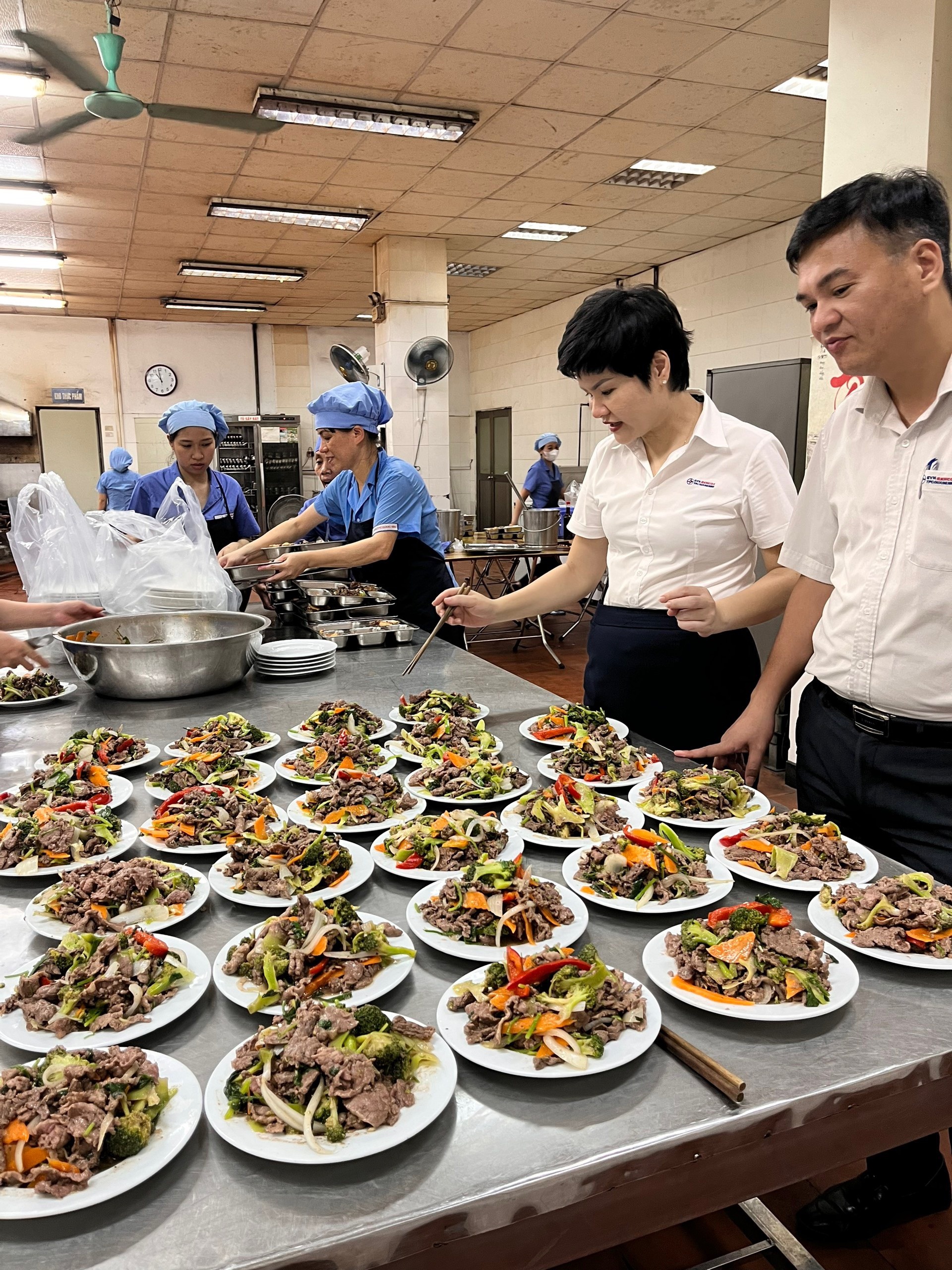 “Bữa cơm Công đoàn” ấm tình người lao động tại Công ty cổ phần Nhiệt điện Quảng Ninh “Bữa cơm Công đoàn” ấm tình người lao động tại Công ty cổ phần Nhiệt điện Quảng Ninh