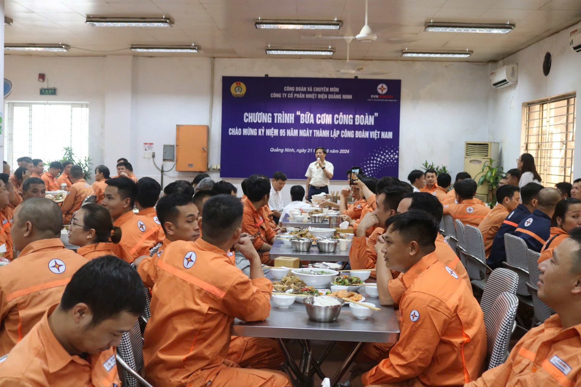 “Bữa cơm Công đoàn” ấm tình người lao động tại Công ty cổ phần Nhiệt điện Quảng Ninh “Bữa cơm Công đoàn” ấm tình người lao động tại Công ty cổ phần Nhiệt điện Quảng Ninh