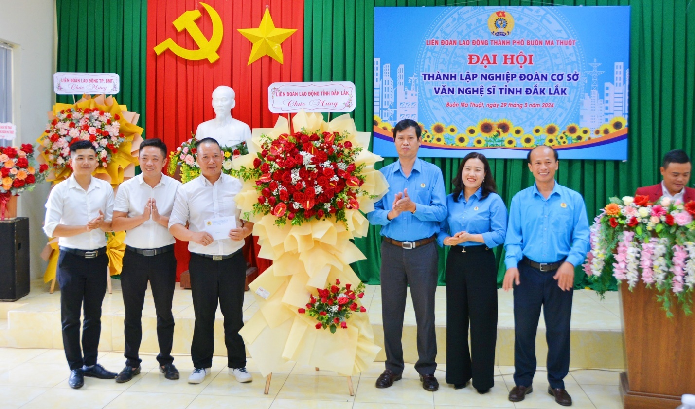 Đắk Lắk cần bám sát địa bàn, nắm chắc tình hình để phát triển tổ chức Công đoàn Đắk Lắk cần bám sát địa bàn, nắm chắc tình hình để phát triển tổ chức Công đoàn