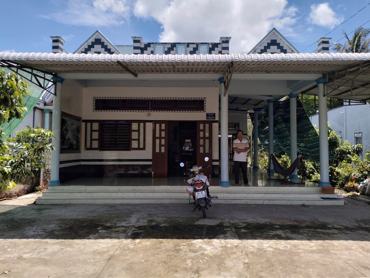 Thầy giáo nghèo vượt khó nhờ những 